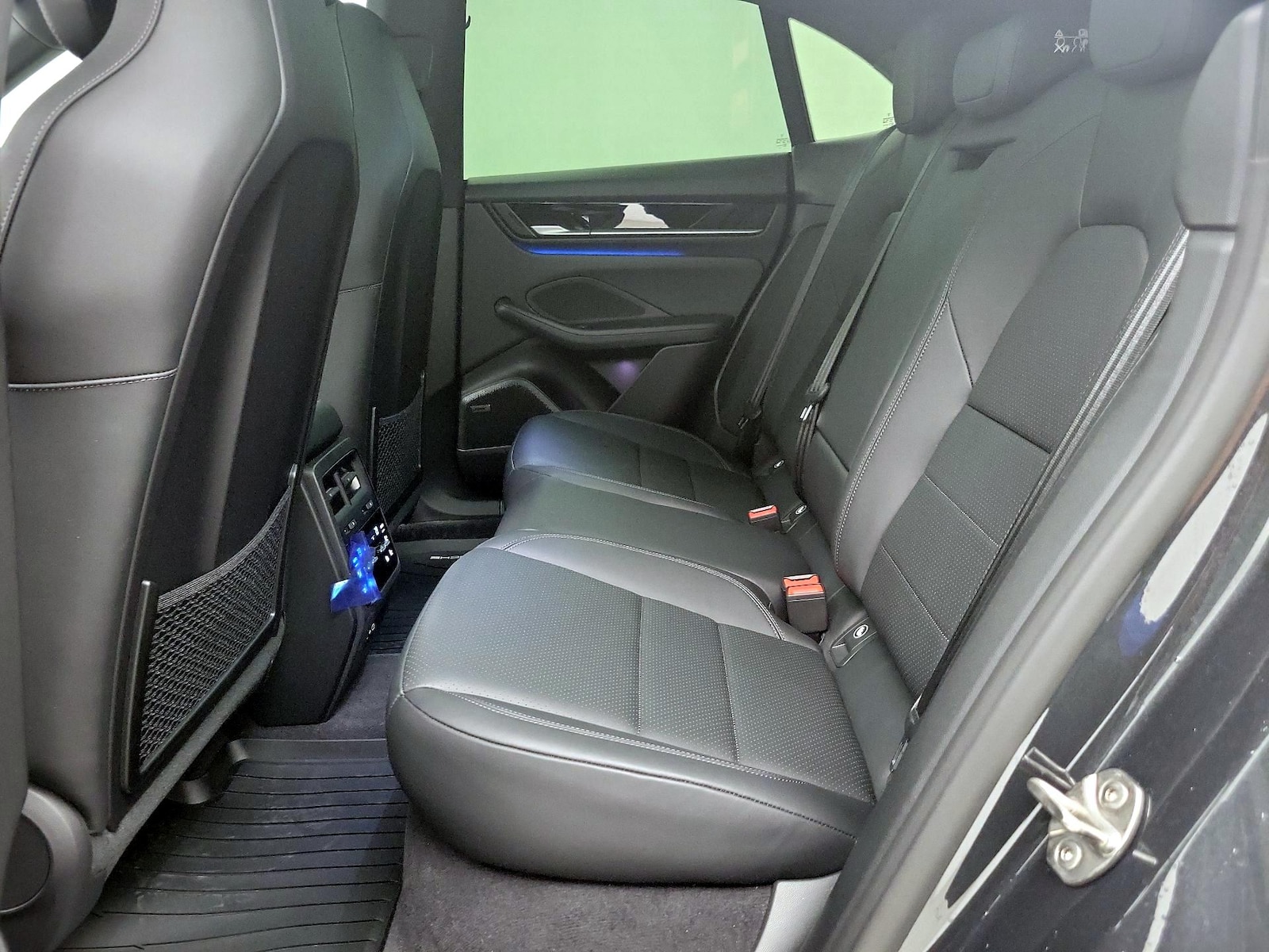 2025 Porsche Macan Base - Photo 22