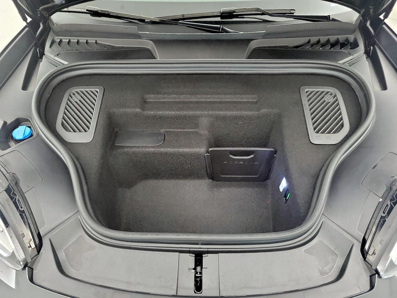 2025 Porsche Macan Base - Photo 24