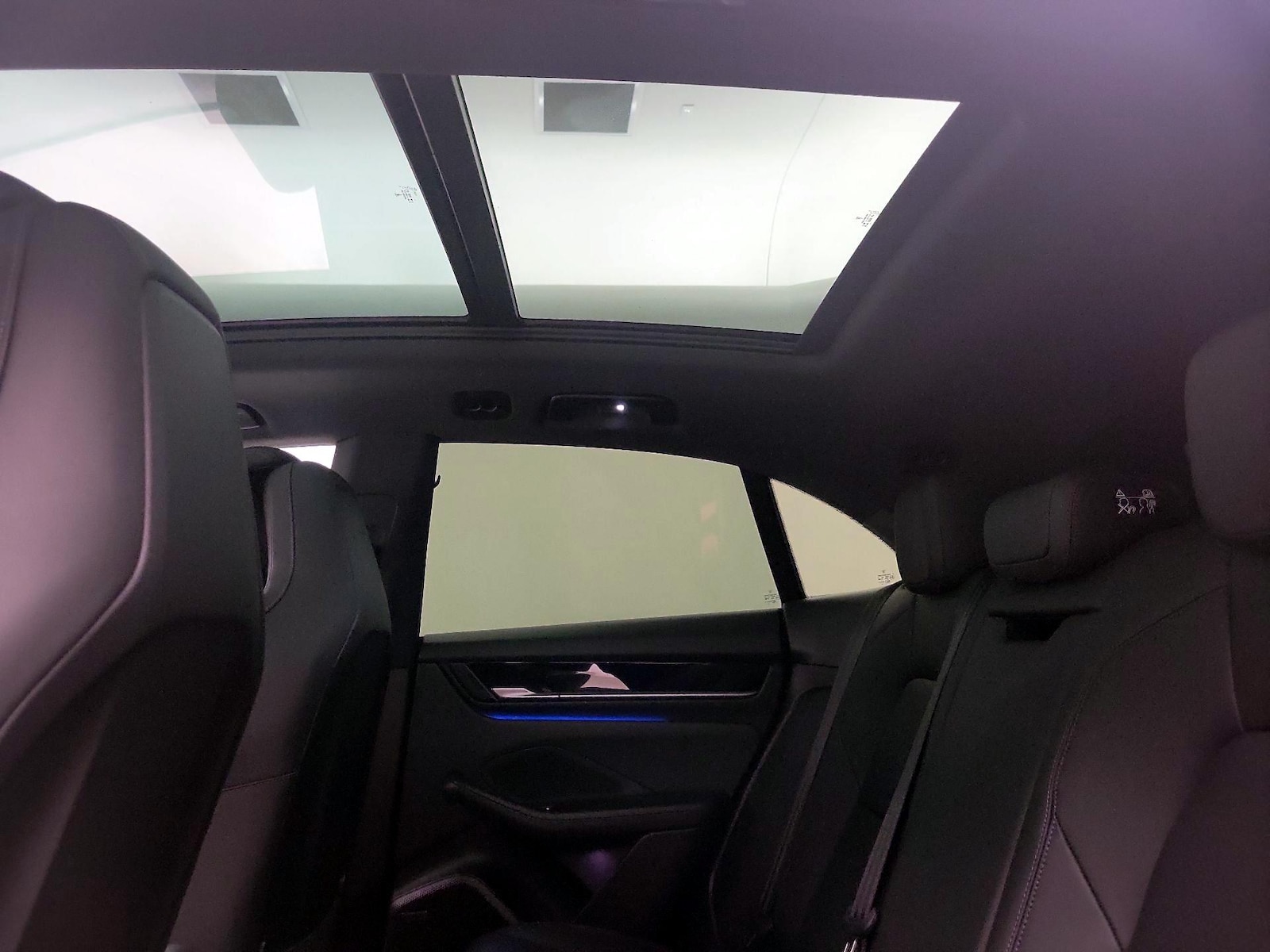 2025 Porsche Macan Base - Photo 25