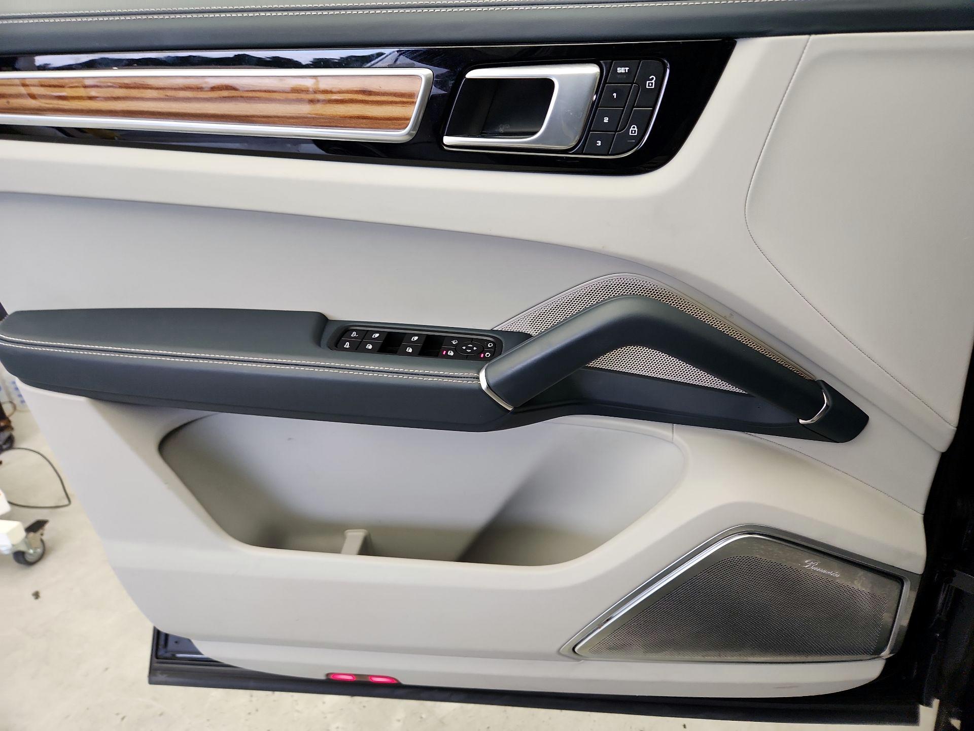 Thumbnail: 2022 Porsche Cayenne - 12