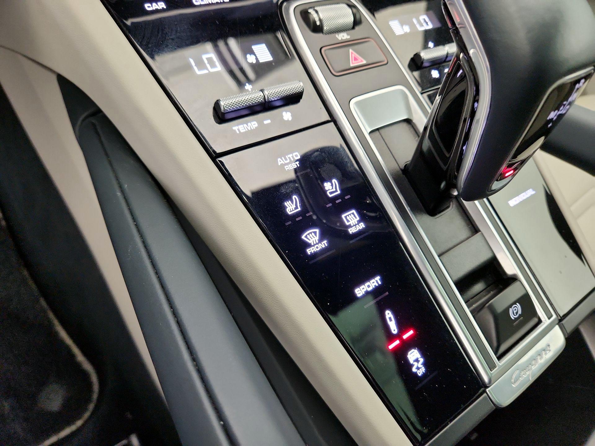 Thumbnail: 2022 Porsche Cayenne - 17