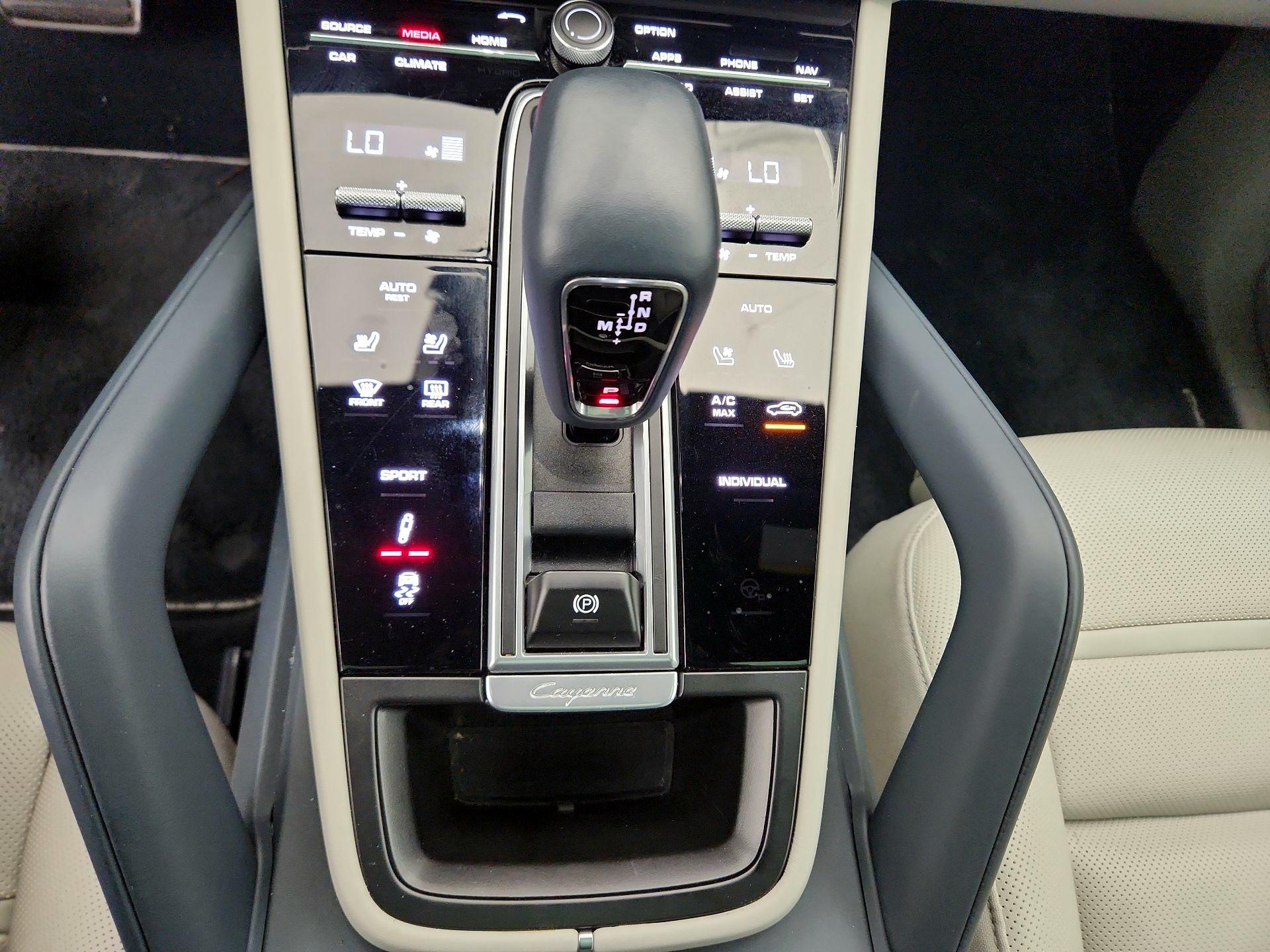 Thumbnail: 2022 Porsche Cayenne - 18