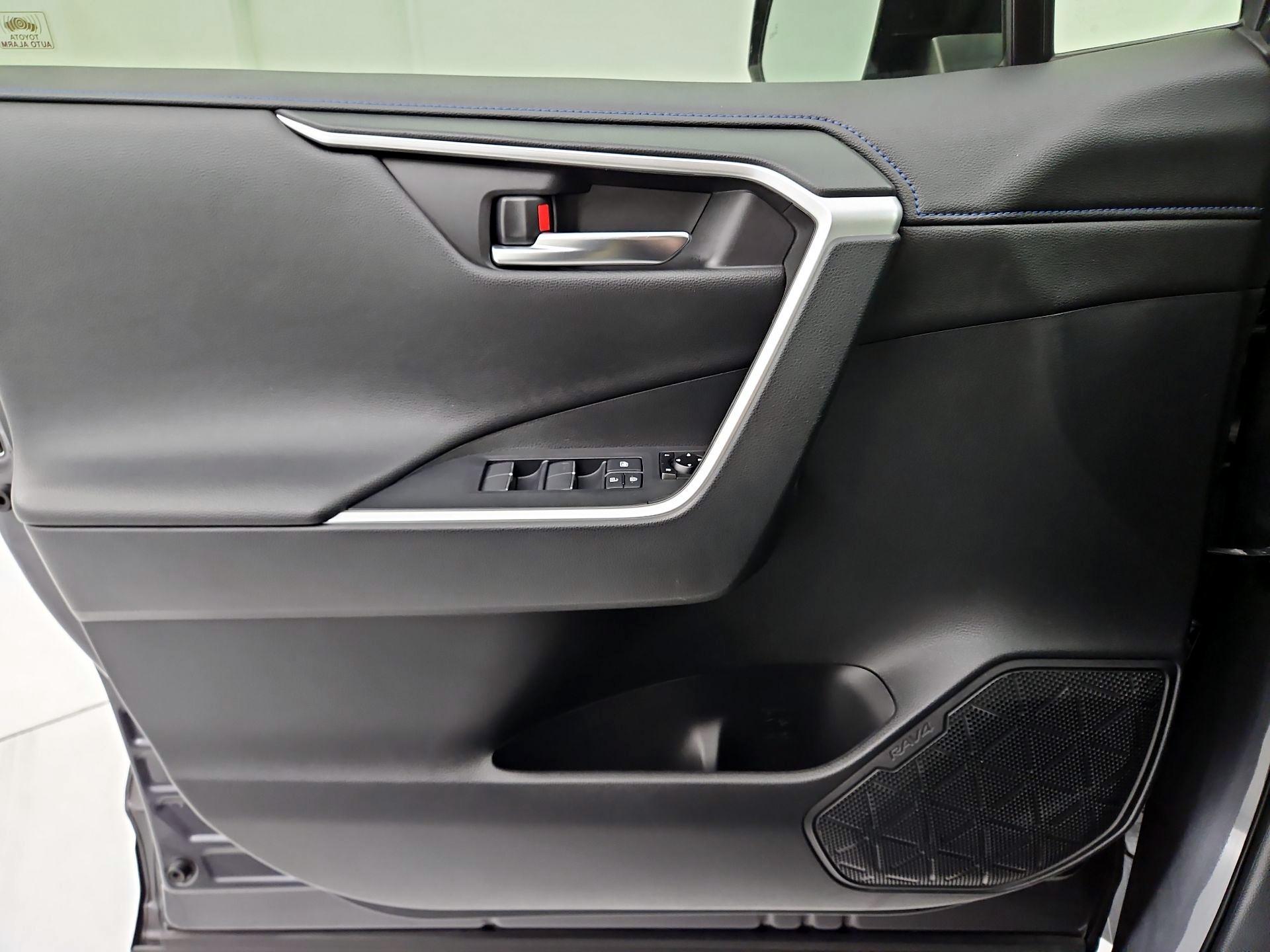 Thumbnail: 2019 Toyota RAV4 - 12