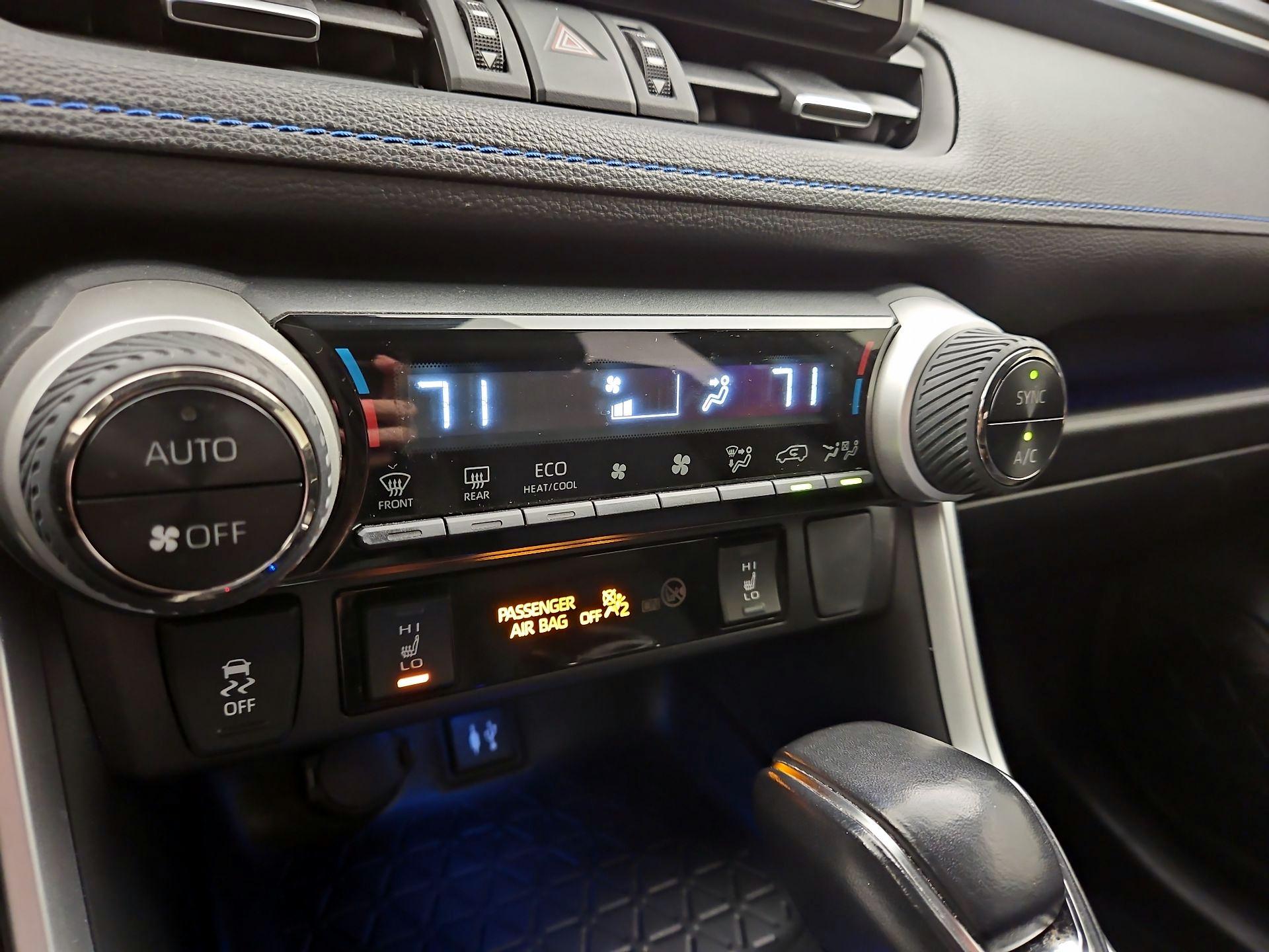 Thumbnail: 2019 Toyota RAV4 - 17