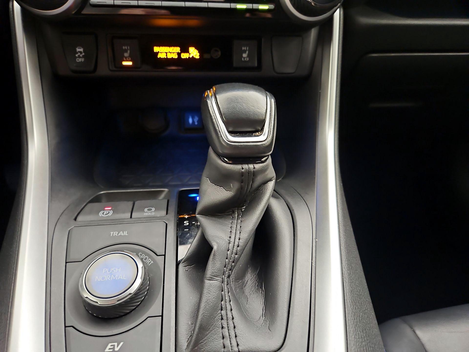Thumbnail: 2019 Toyota RAV4 - 18