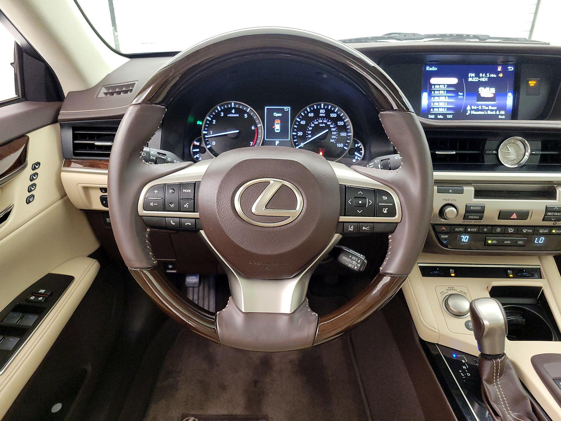 Thumbnail: 2017 Lexus ES - 10