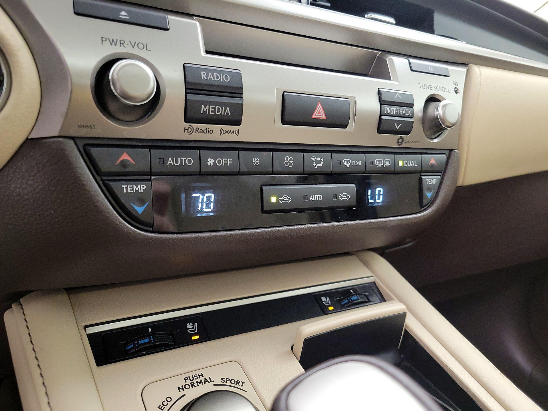 Thumbnail: 2017 Lexus ES - 16