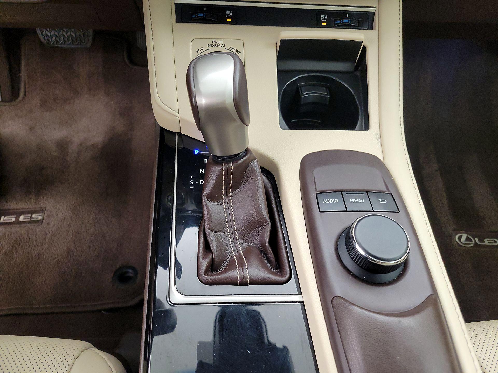 Thumbnail: 2017 Lexus ES - 17