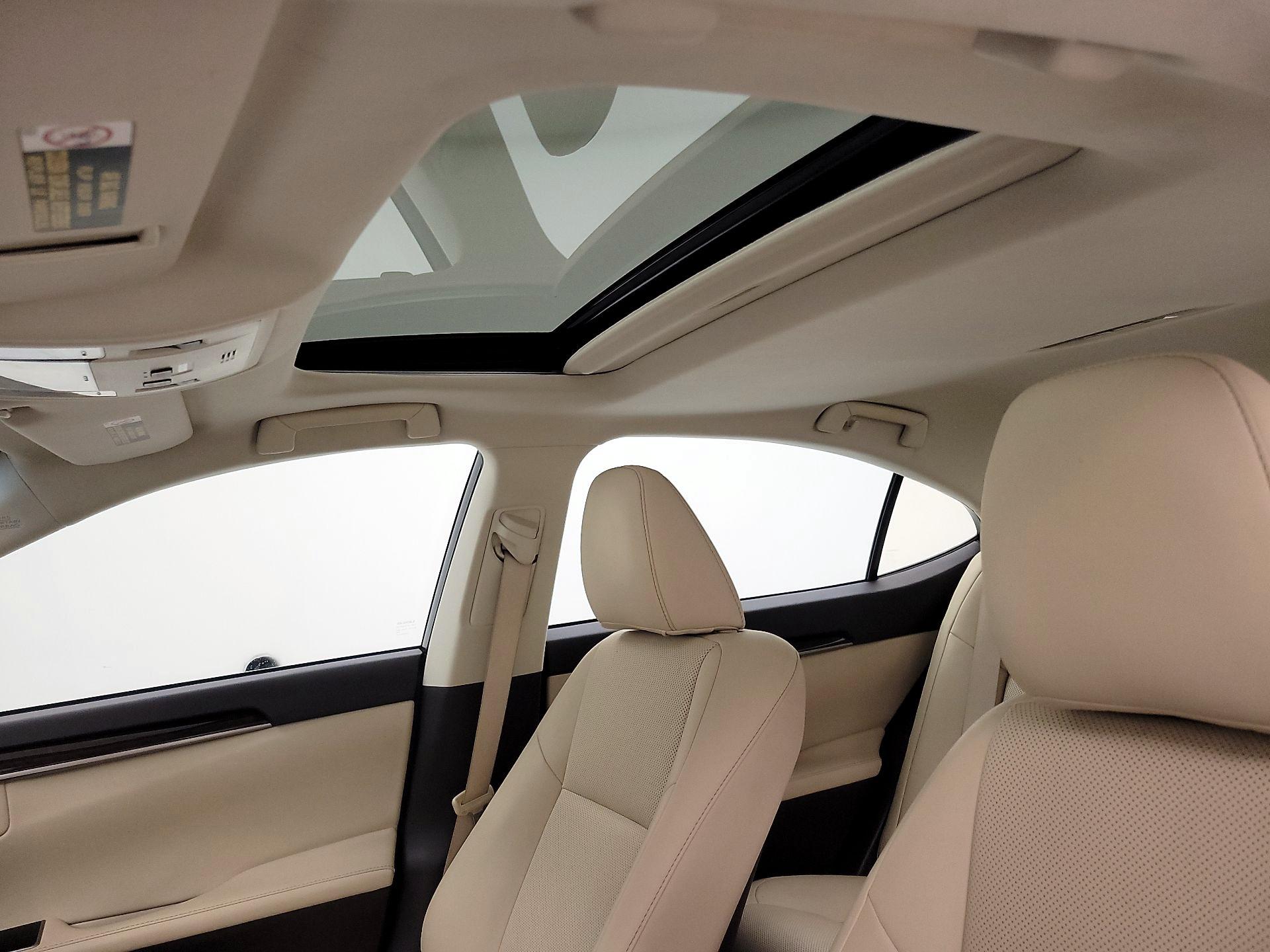 Thumbnail: 2017 Lexus ES - 19