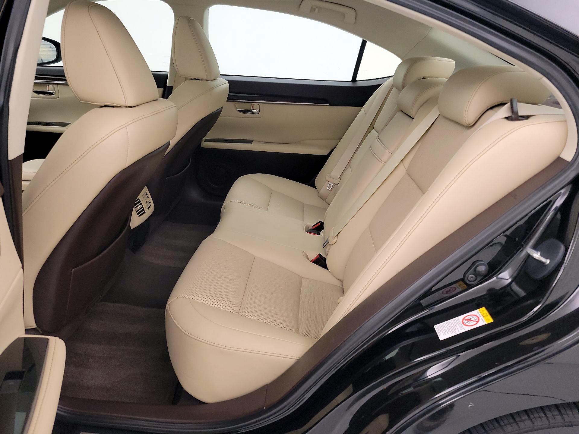 Thumbnail: 2017 Lexus ES - 20
