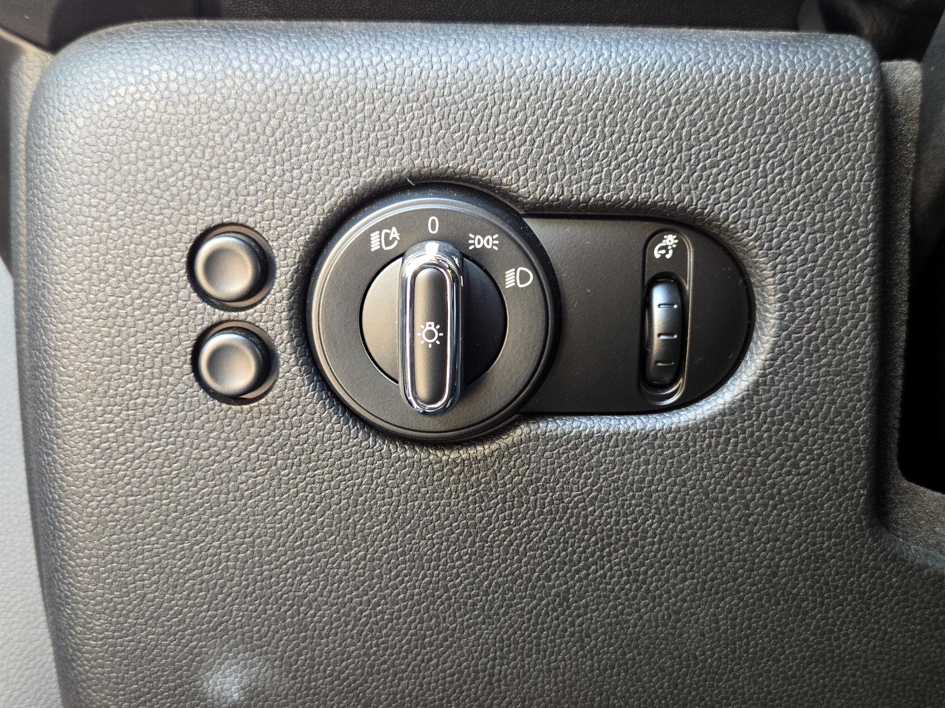 Thumbnail: 2019 MINI Cooper Hardtop - 13
