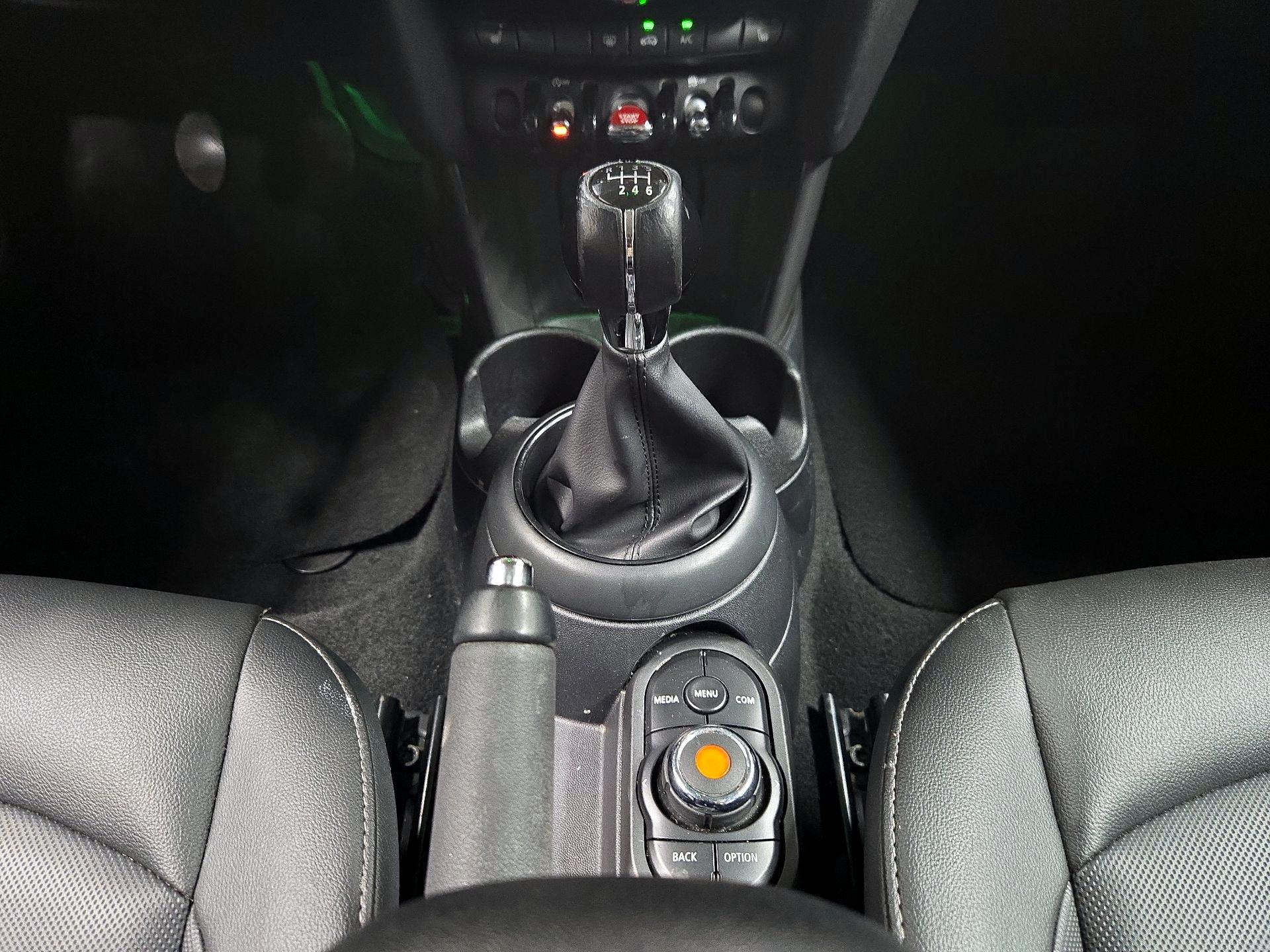Thumbnail: 2019 MINI Cooper Hardtop - 17
