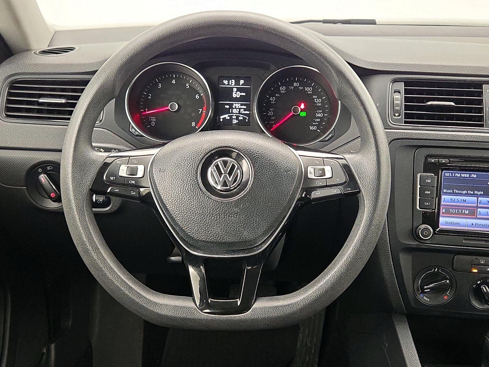 Thumbnail: 2015 Volkswagen Jetta - 10