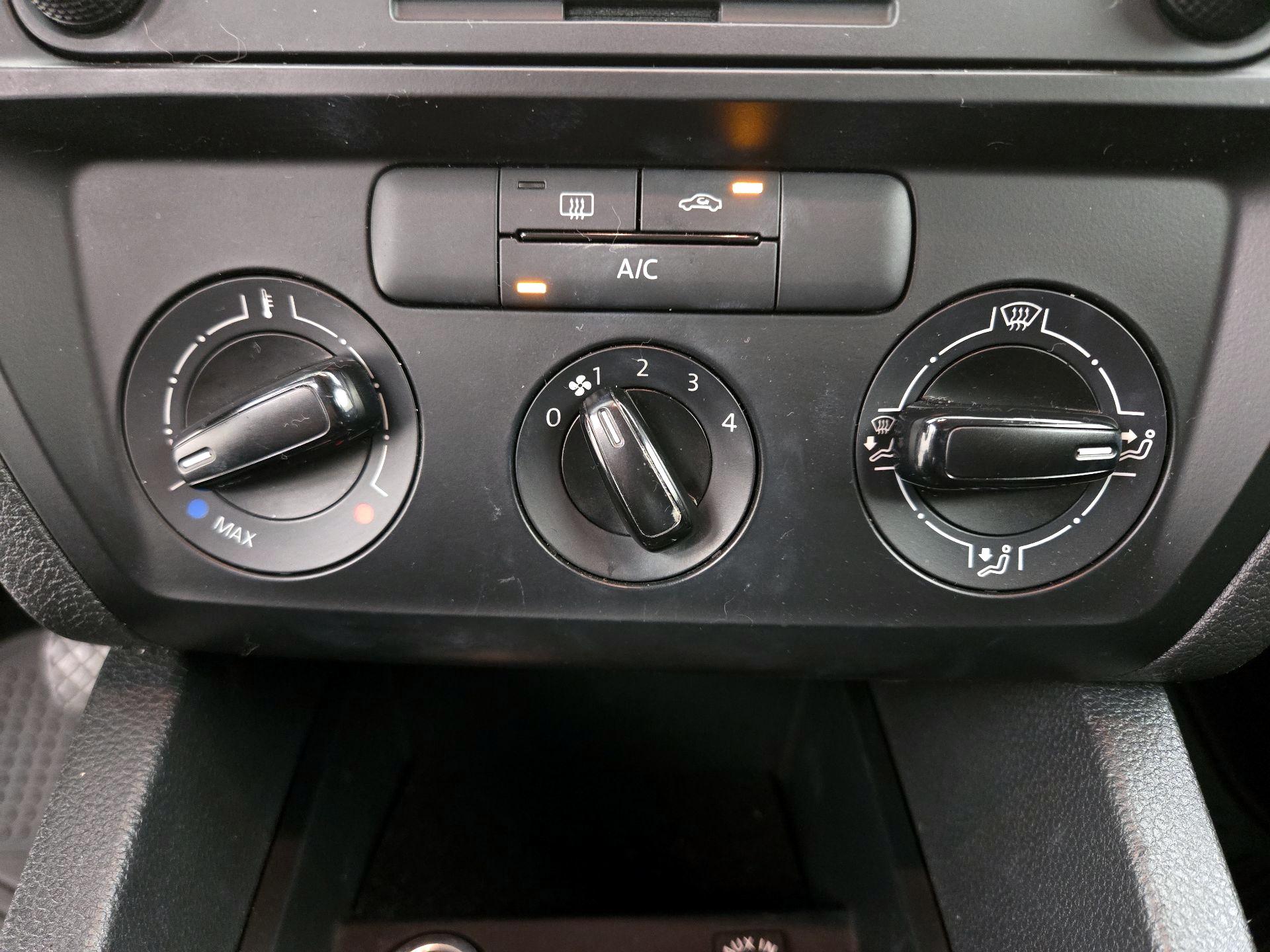 Thumbnail: 2015 Volkswagen Jetta - 16