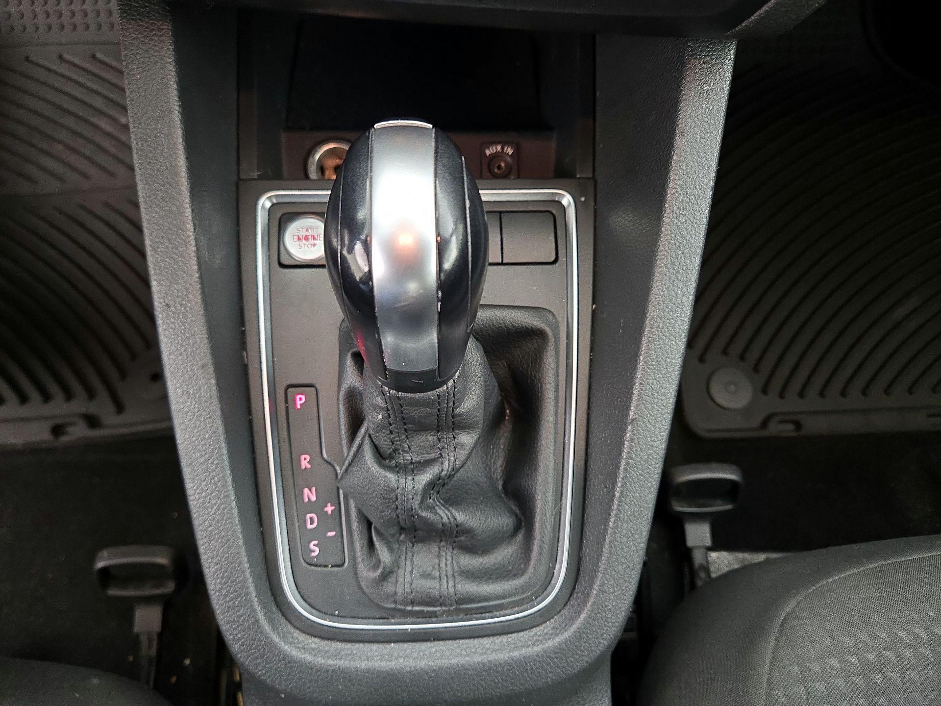 Thumbnail: 2015 Volkswagen Jetta - 17