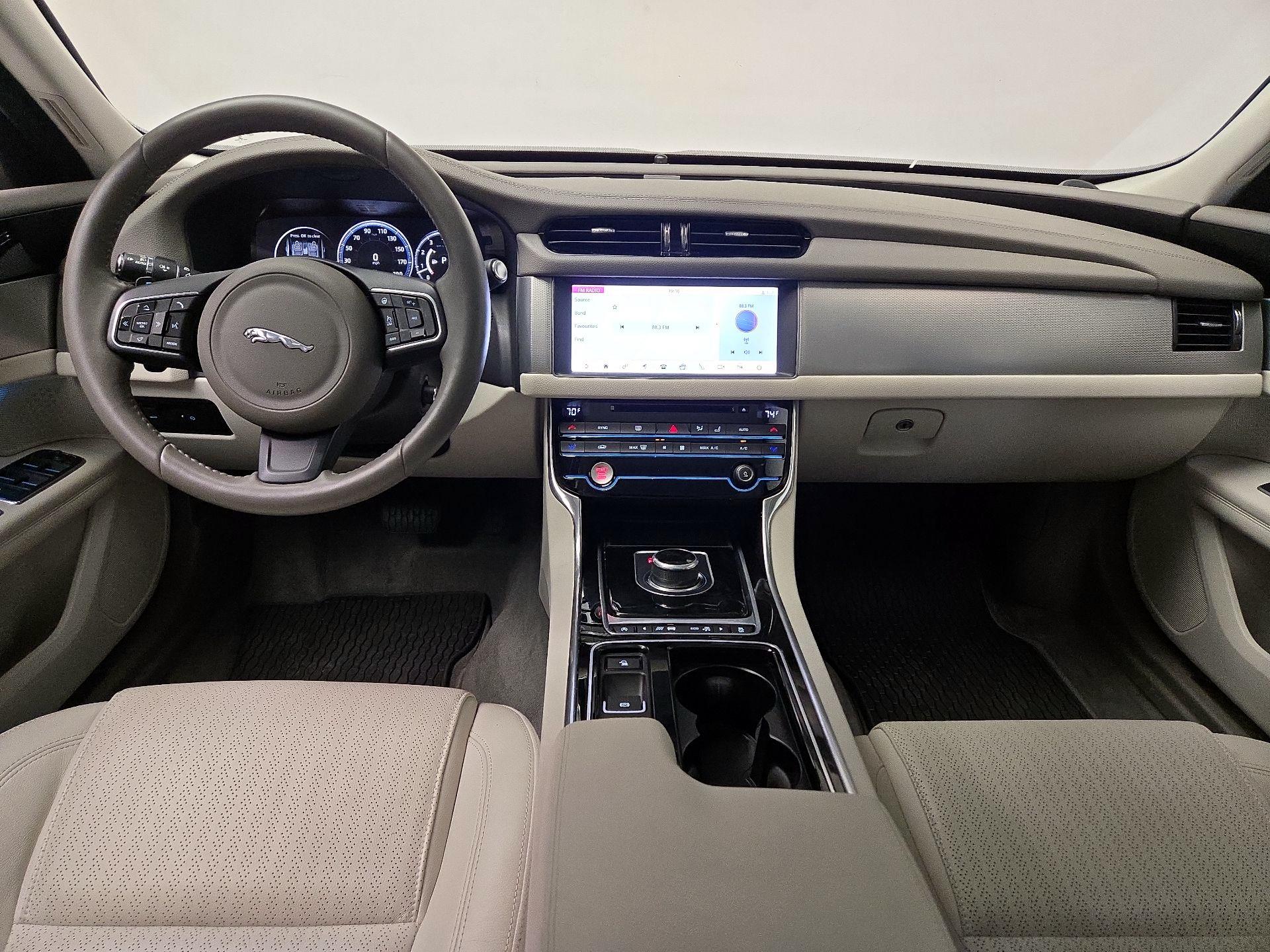 Thumbnail: 2017 Jaguar XF - 9