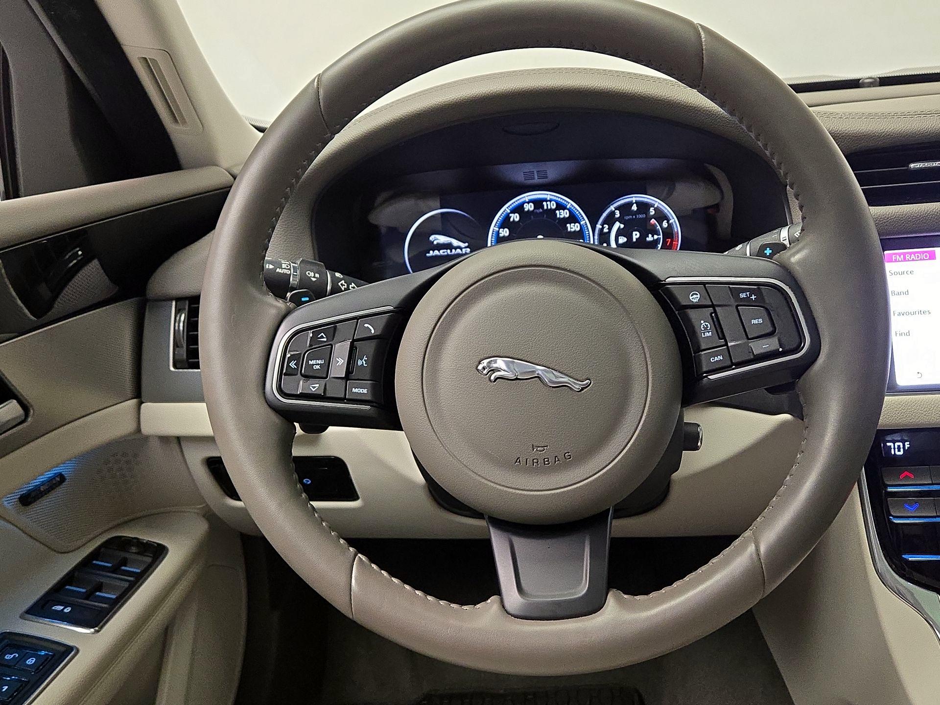 Thumbnail: 2017 Jaguar XF - 10