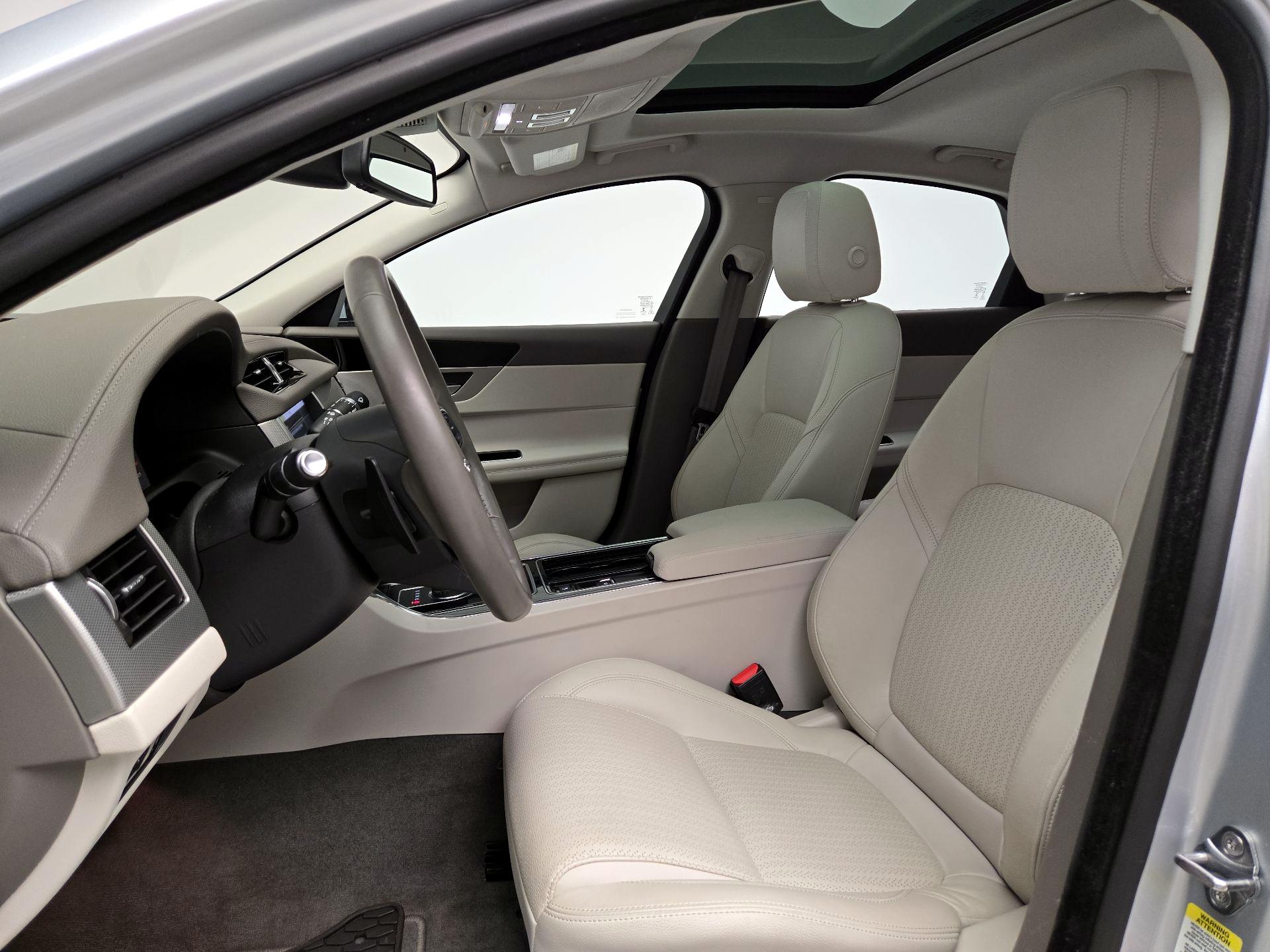 Thumbnail: 2017 Jaguar XF - 11