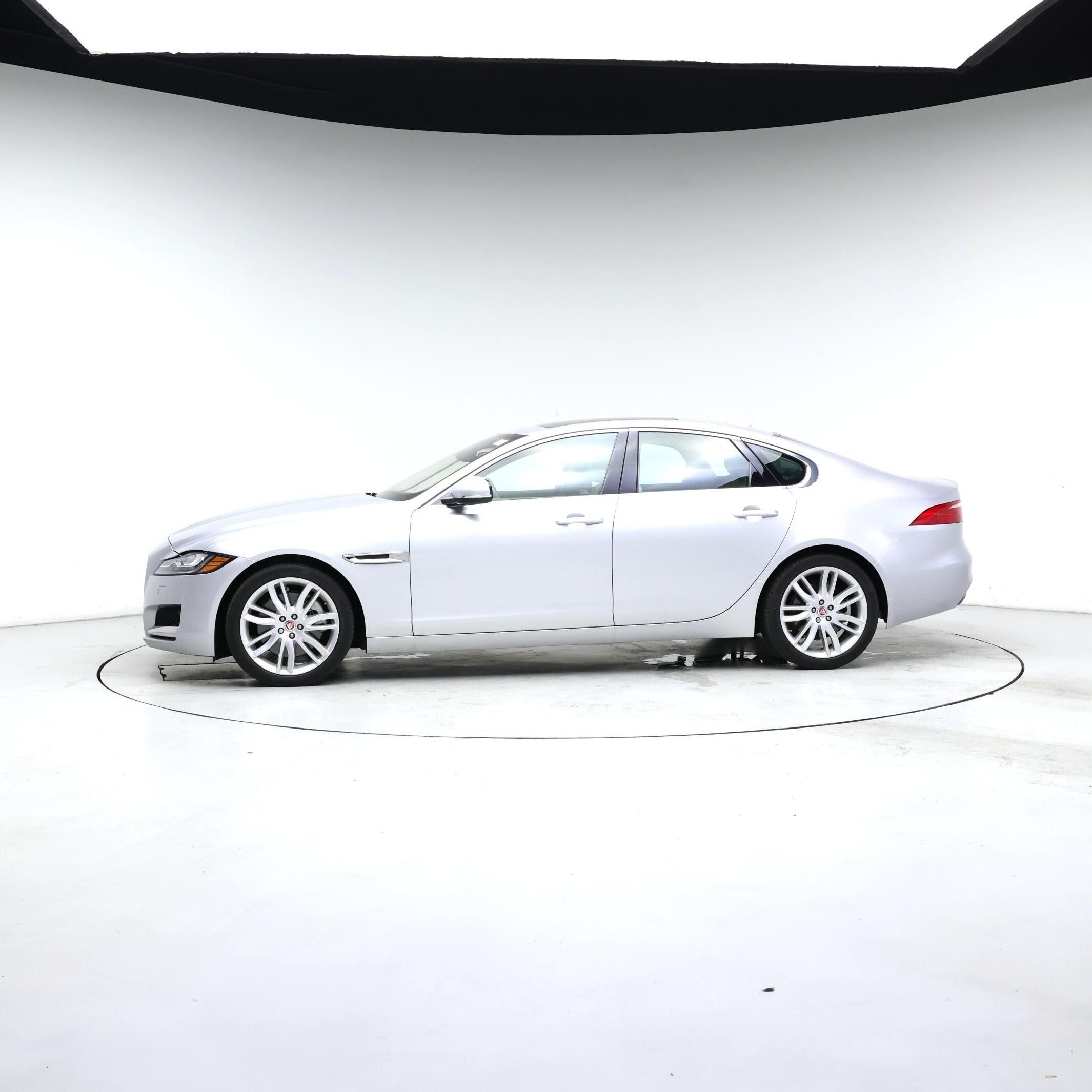 Thumbnail: 2017 Jaguar XF - 3