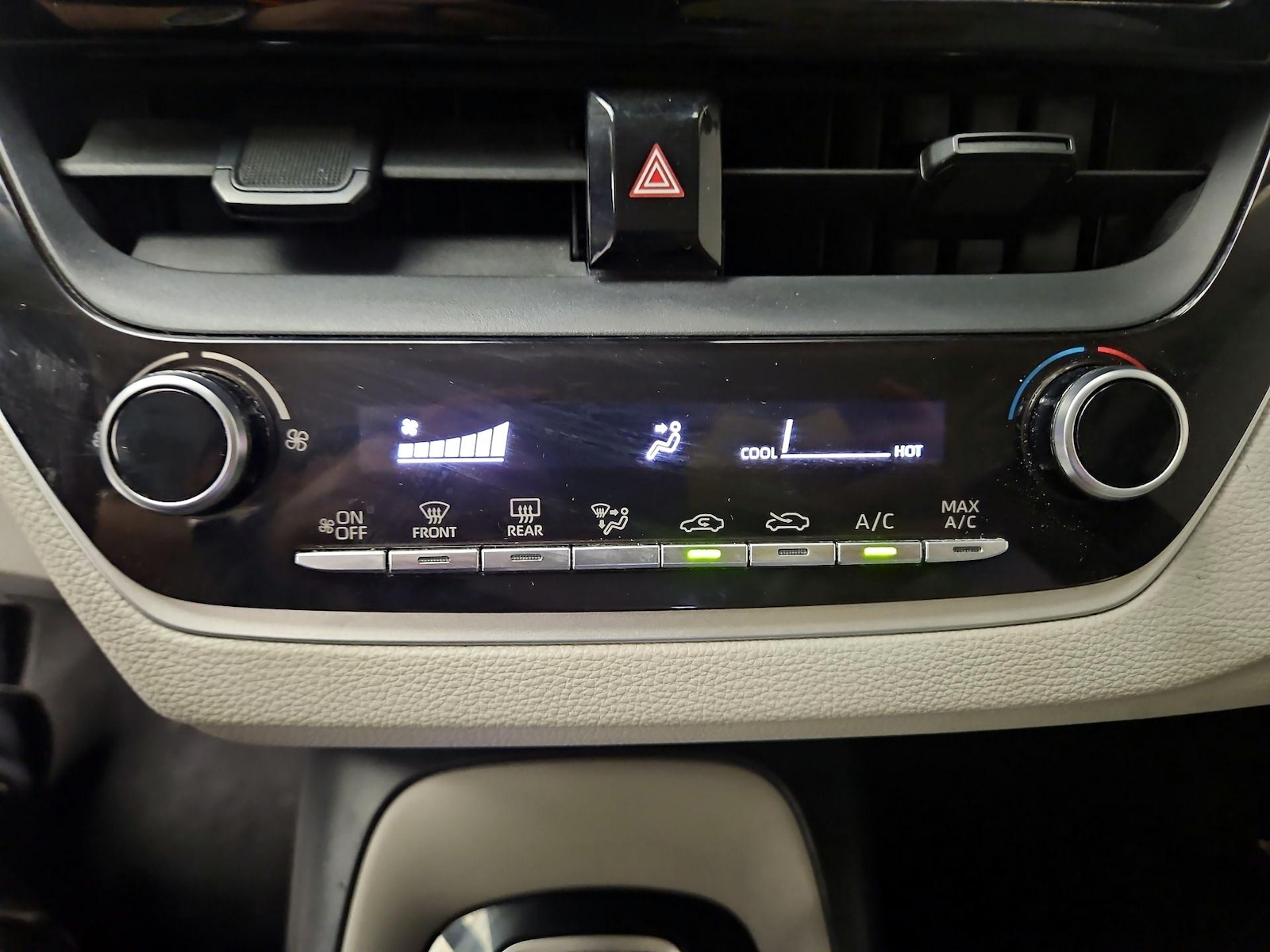 2020 Toyota Corolla L - Photo 17