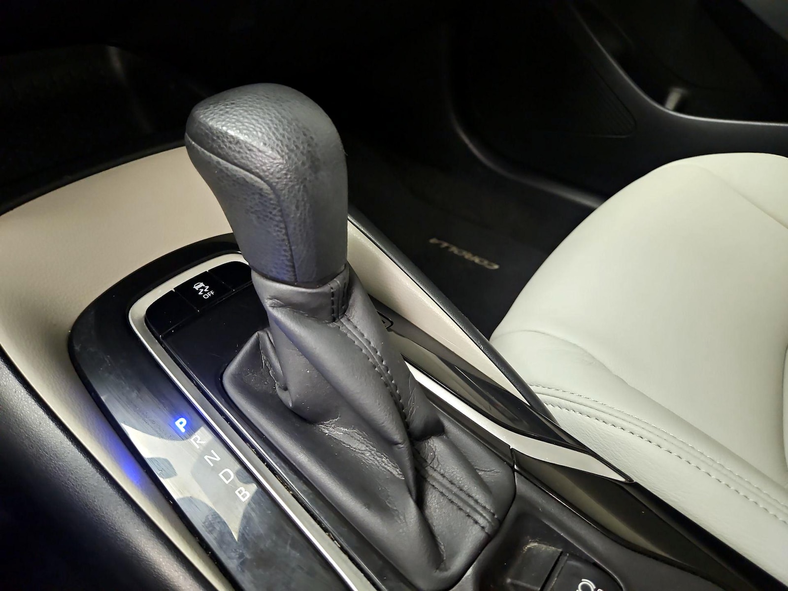 2020 Toyota Corolla L - Photo 18