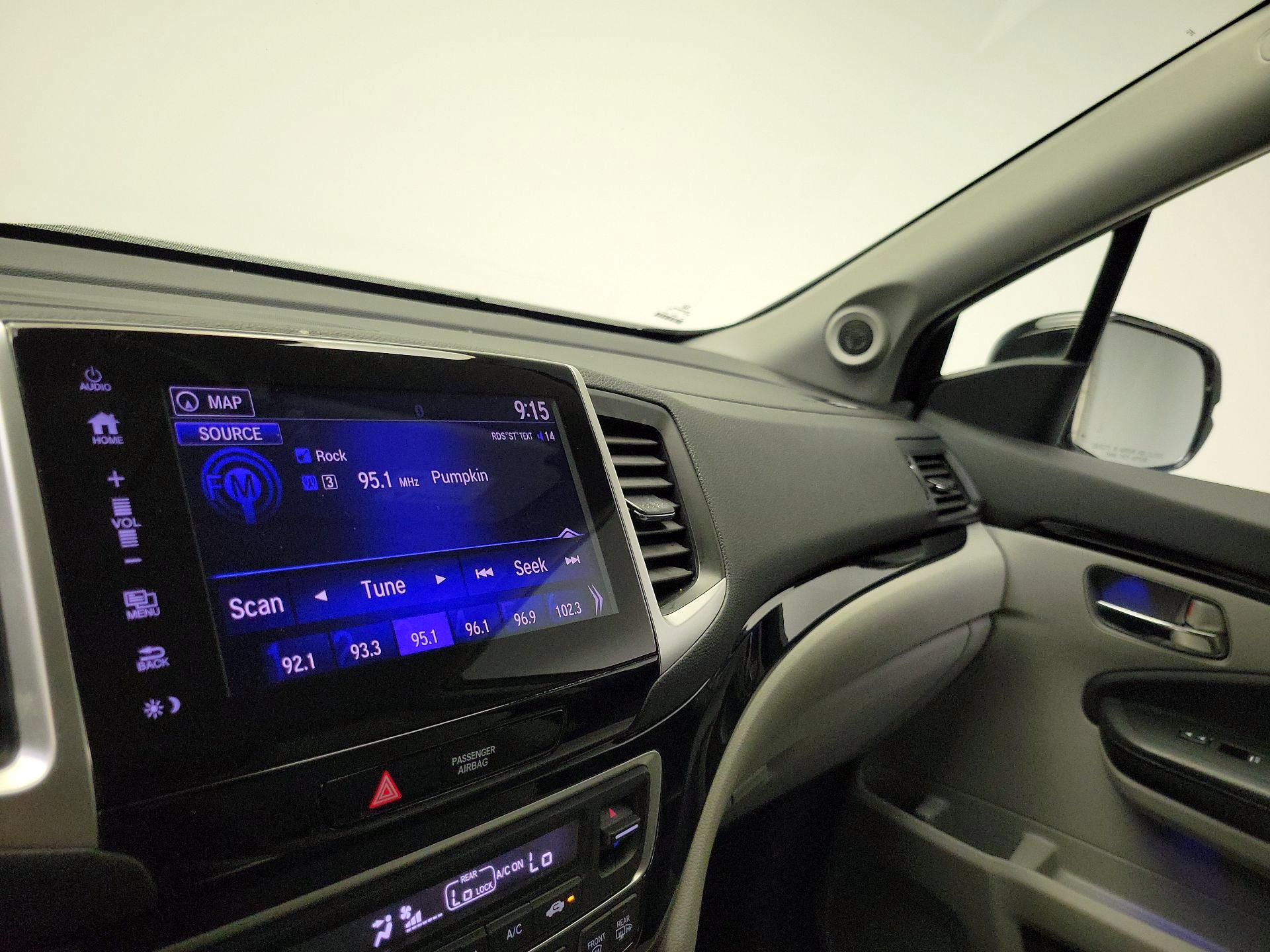 Thumbnail: 2017 Honda Pilot - 16
