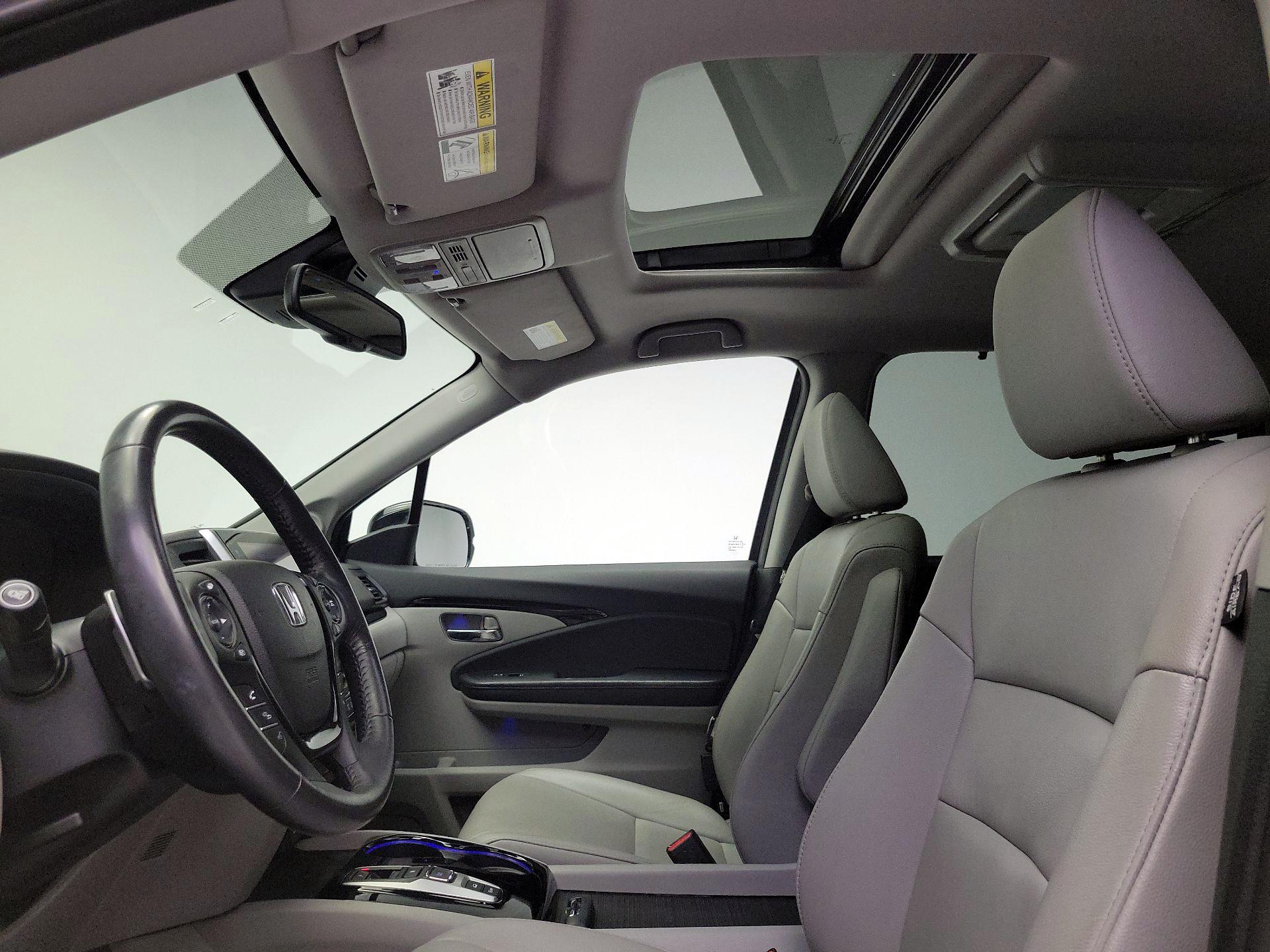Thumbnail: 2017 Honda Pilot - 20