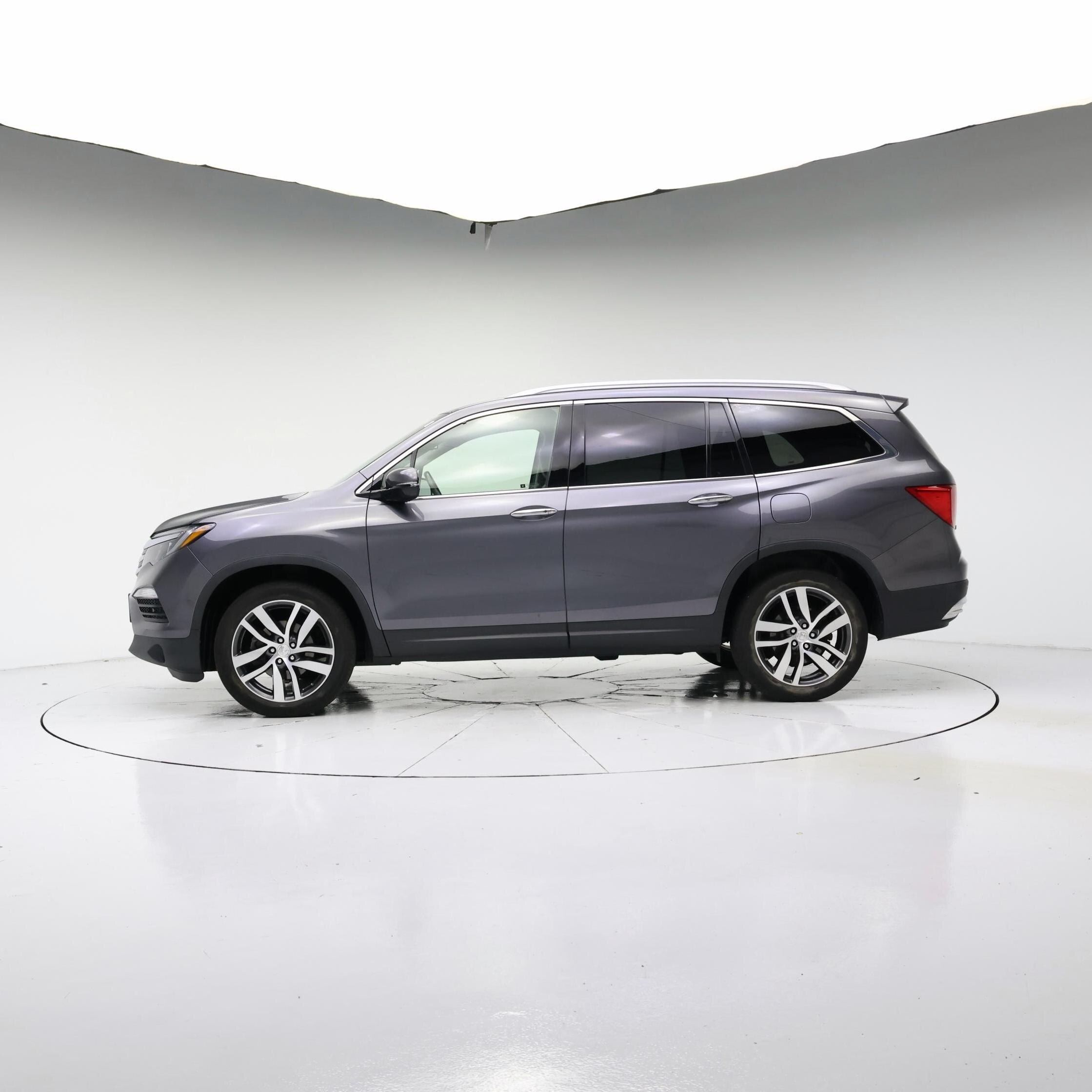 Thumbnail: 2017 Honda Pilot - 3