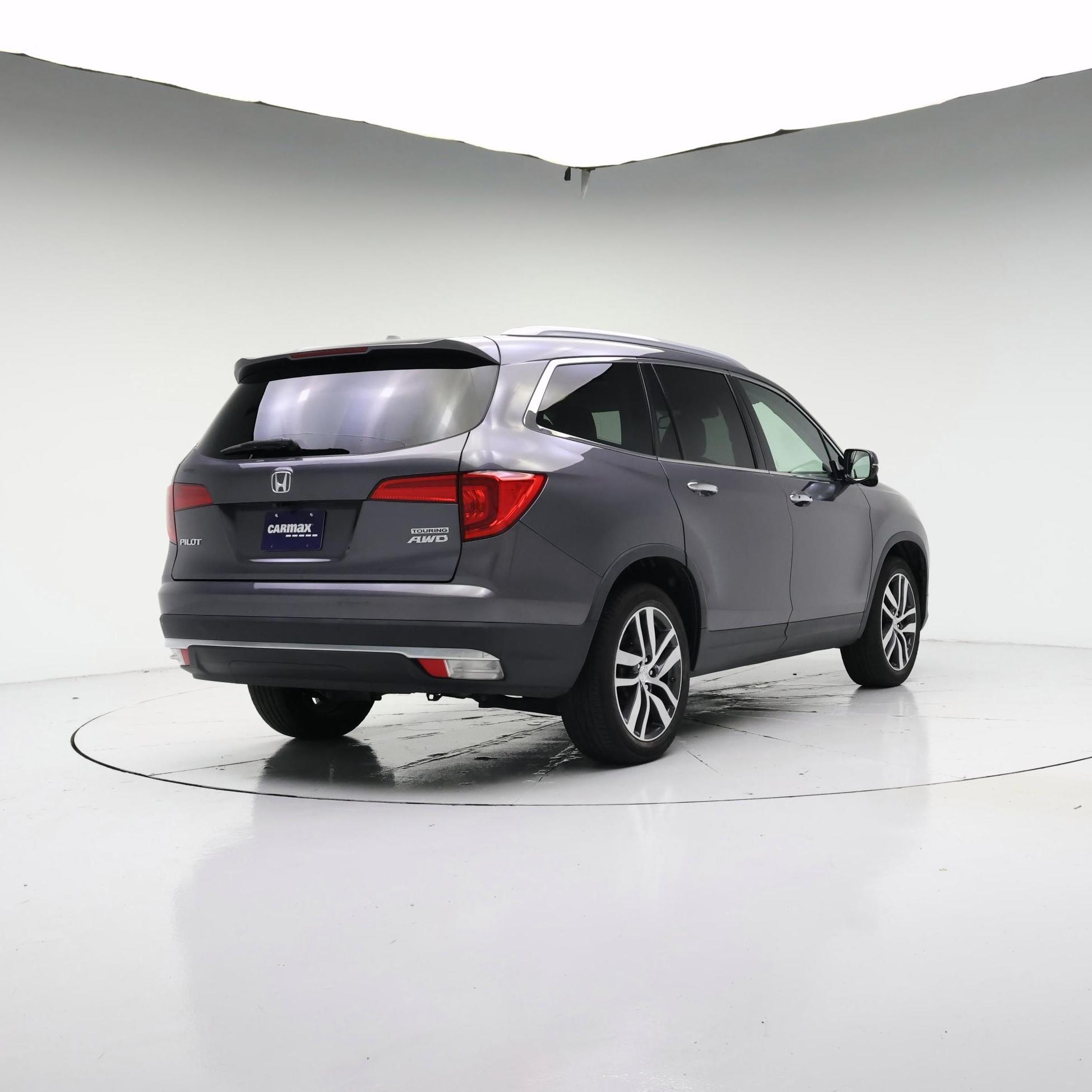 Thumbnail: 2017 Honda Pilot - 8