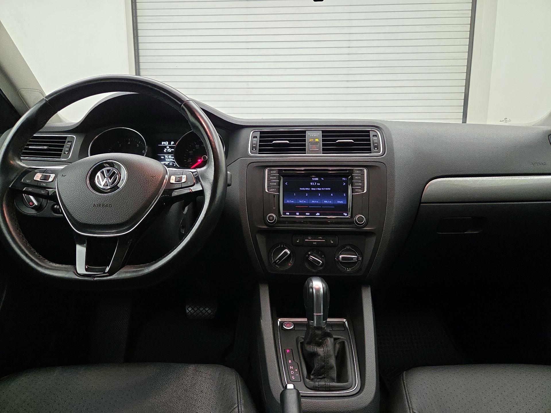 Thumbnail: 2016 Volkswagen Jetta - 9