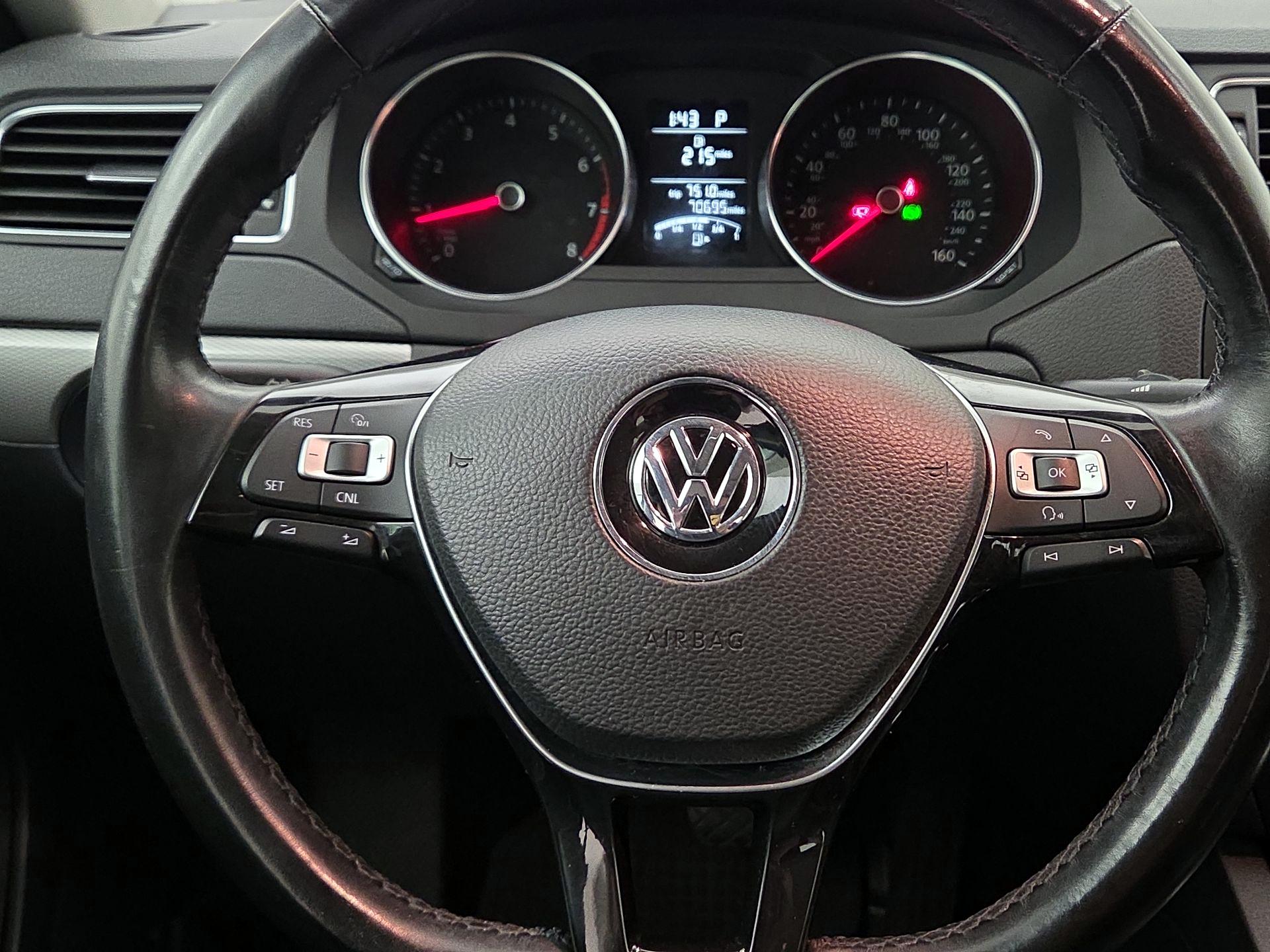 Thumbnail: 2016 Volkswagen Jetta - 10