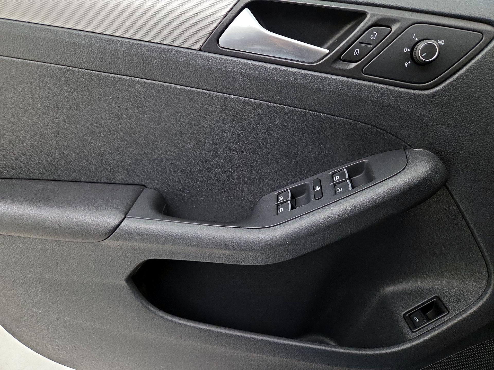 Thumbnail: 2016 Volkswagen Jetta - 12