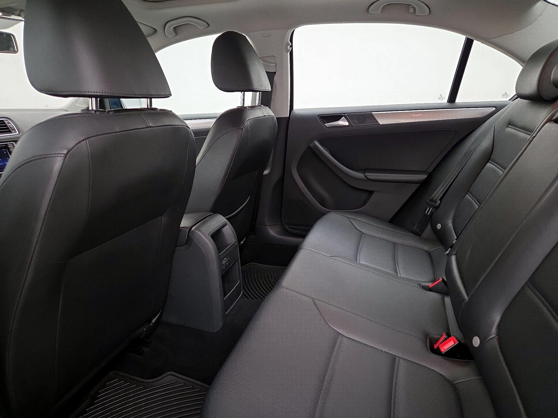 Thumbnail: 2016 Volkswagen Jetta - 16