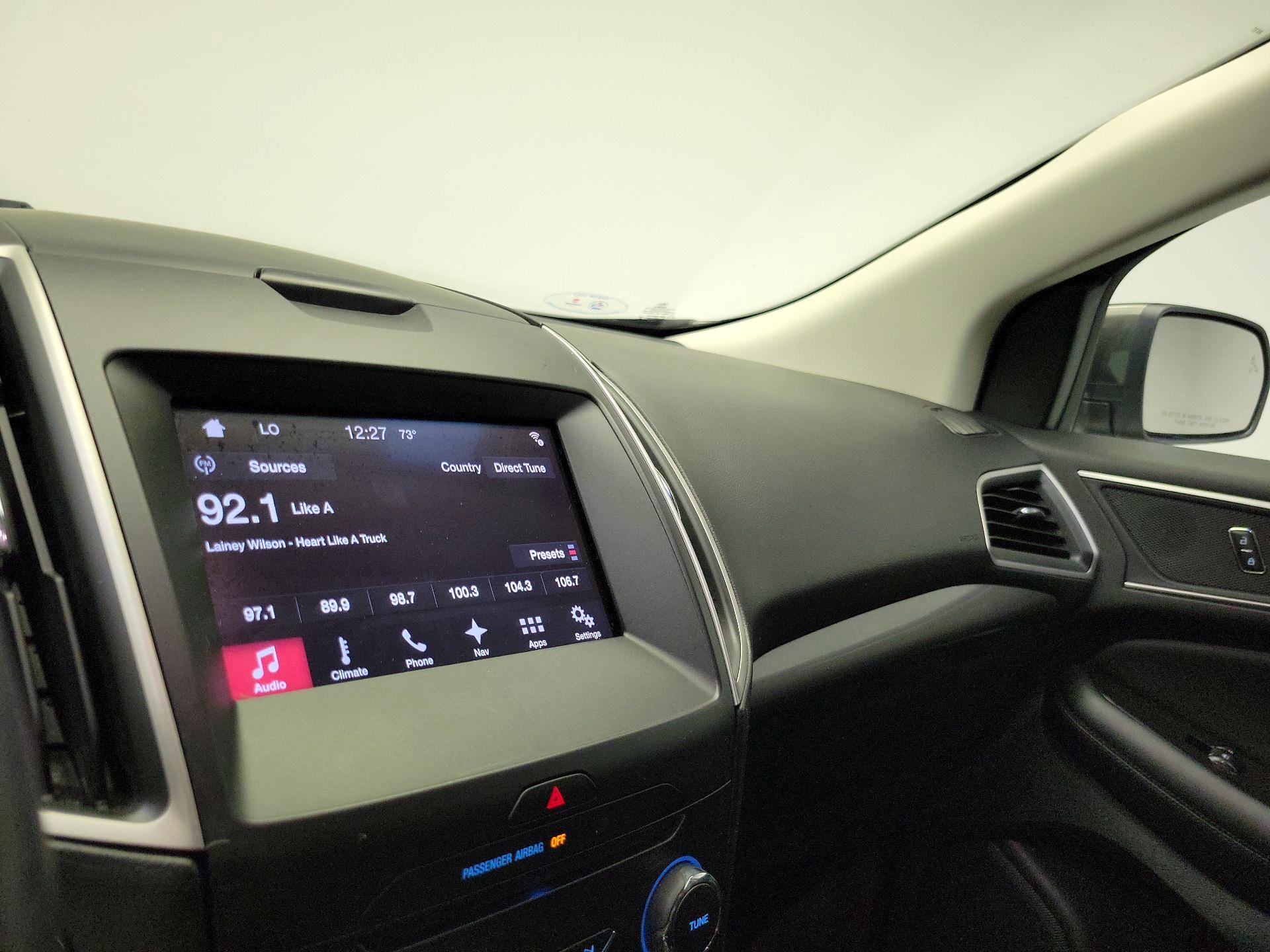 Thumbnail: 2016 Ford Edge - 16