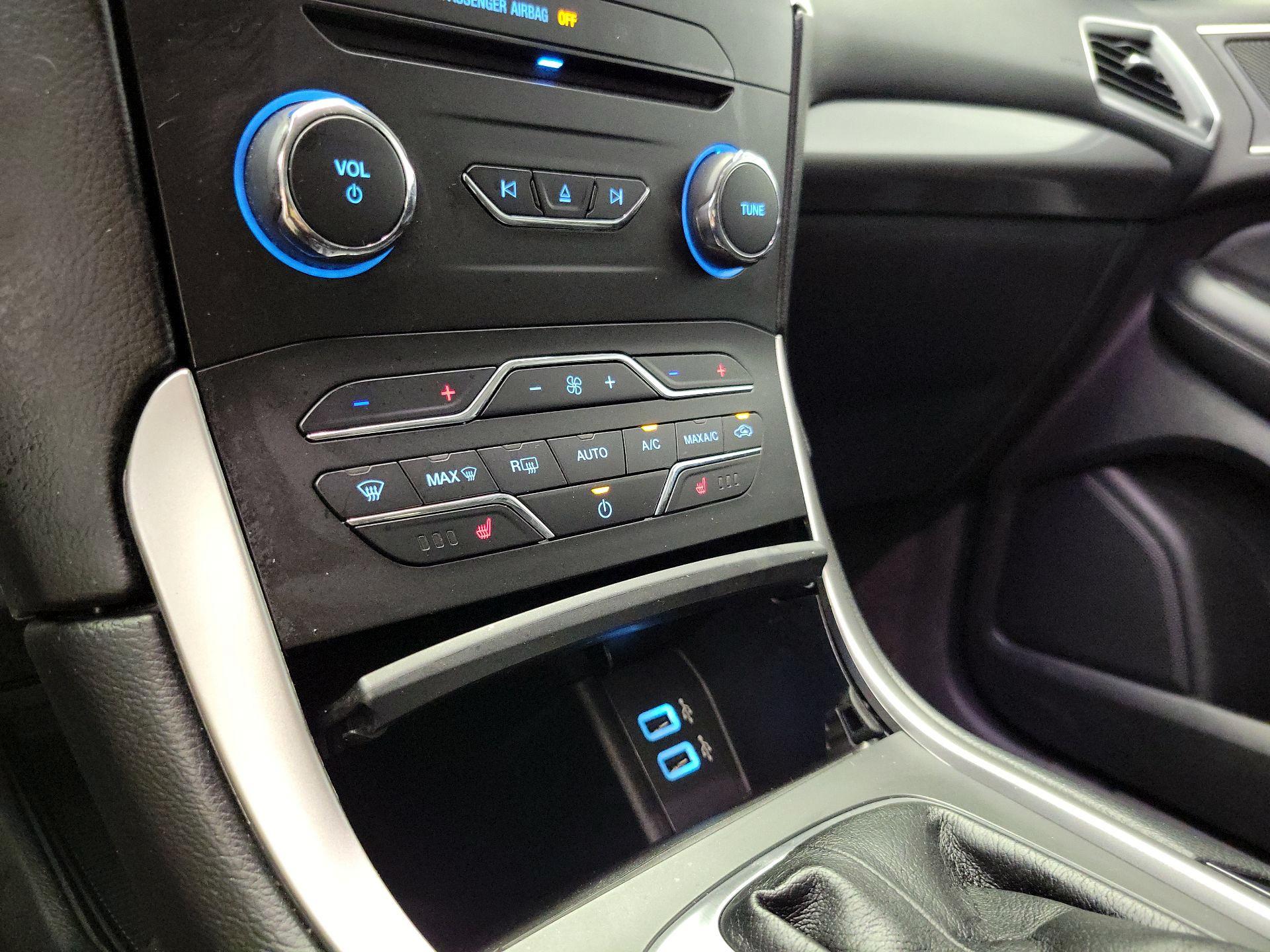 Thumbnail: 2016 Ford Edge - 17