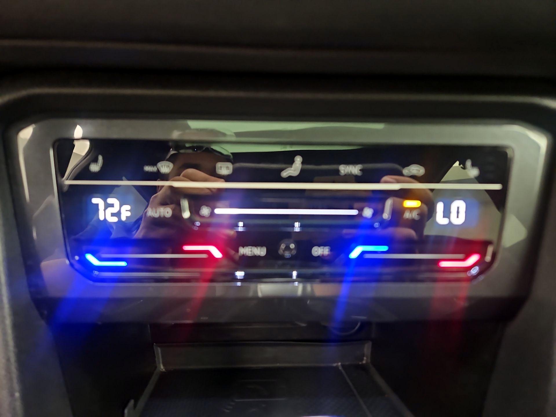 Thumbnail: 2023 Volkswagen Tiguan - 16