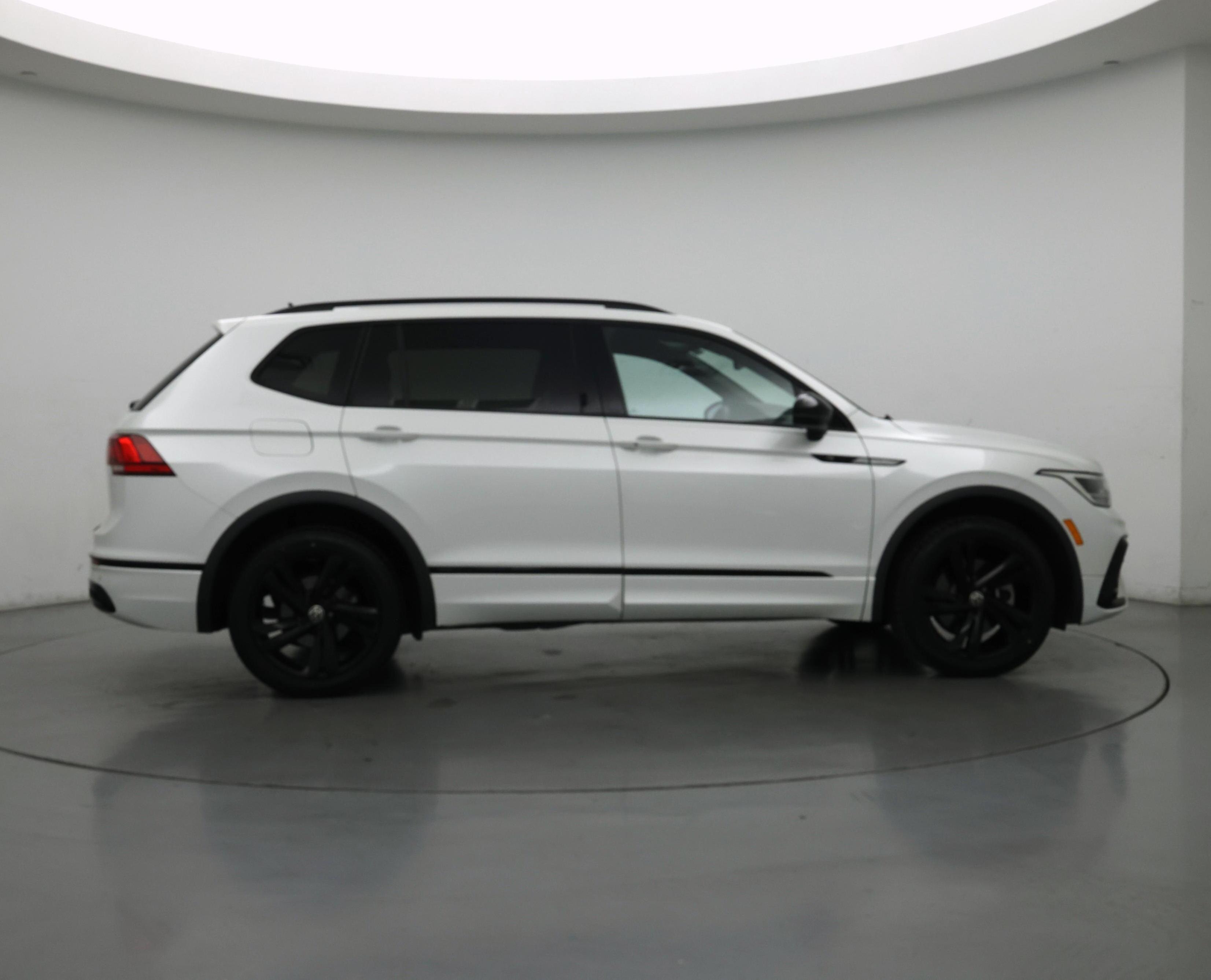 Thumbnail: 2023 Volkswagen Tiguan - 7