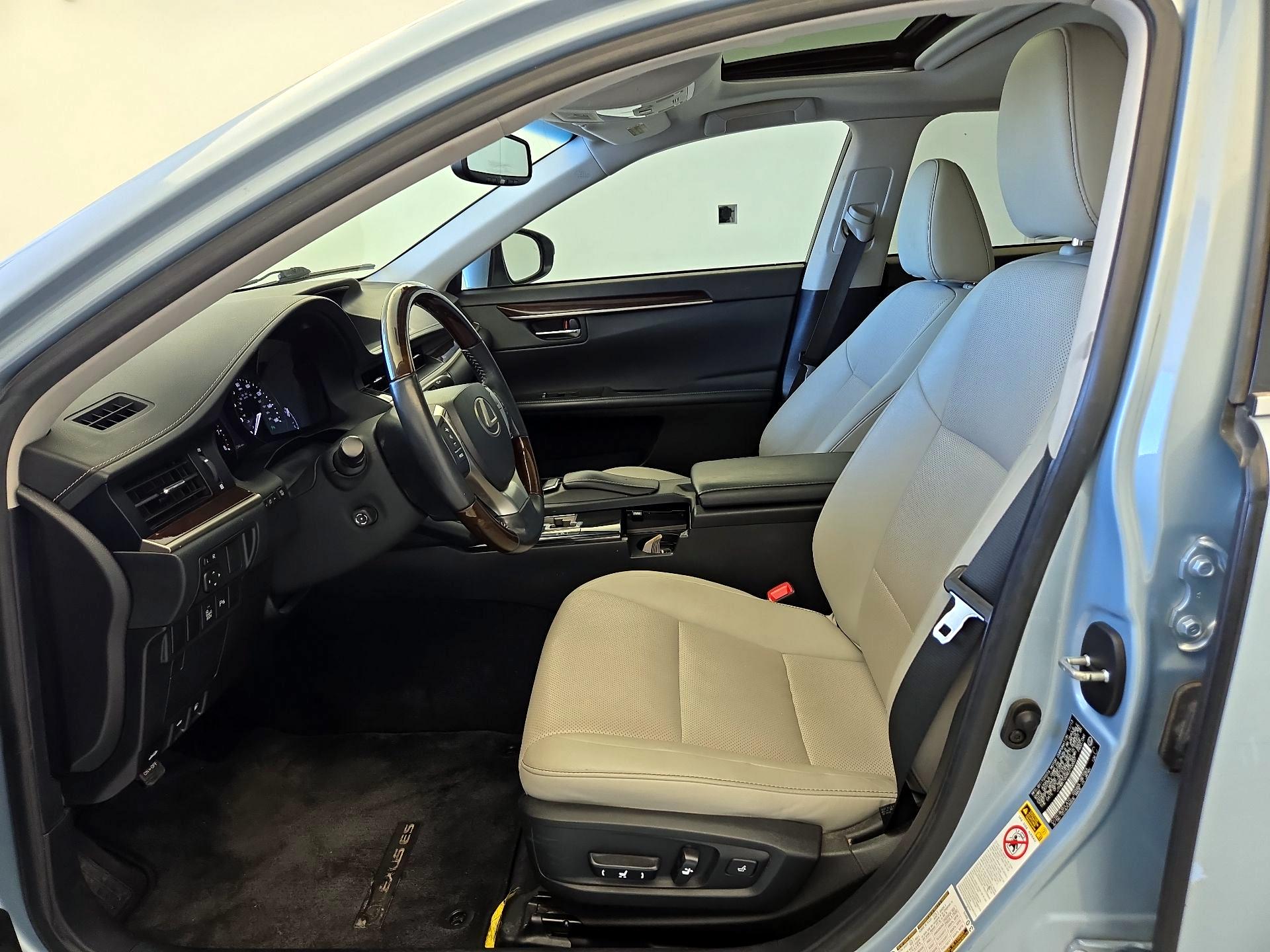 Thumbnail: 2014 Lexus ES - 11