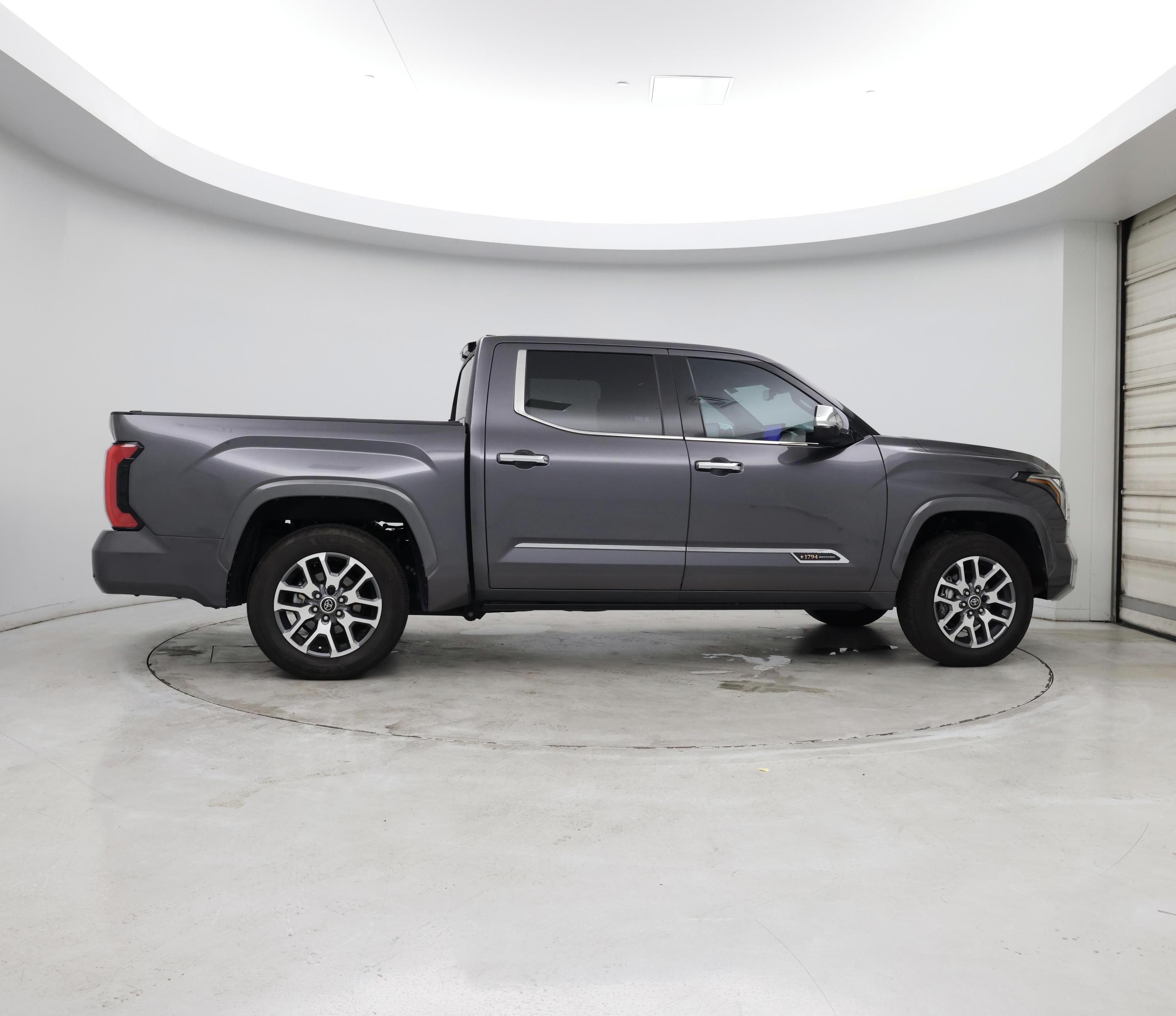 Thumbnail: 2022 Toyota Tundra - 8