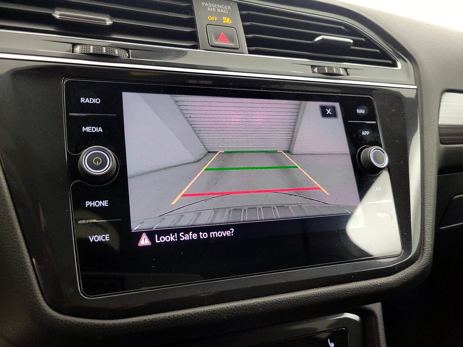 Thumbnail: 2022 Volkswagen Tiguan - 15