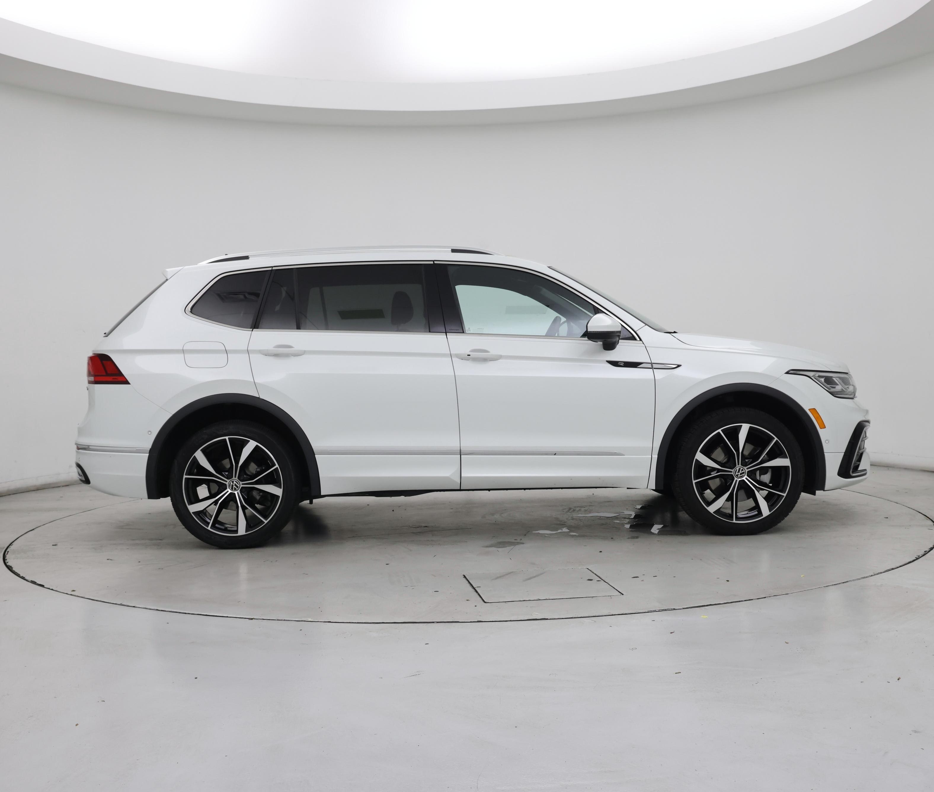 Thumbnail: 2022 Volkswagen Tiguan - 7