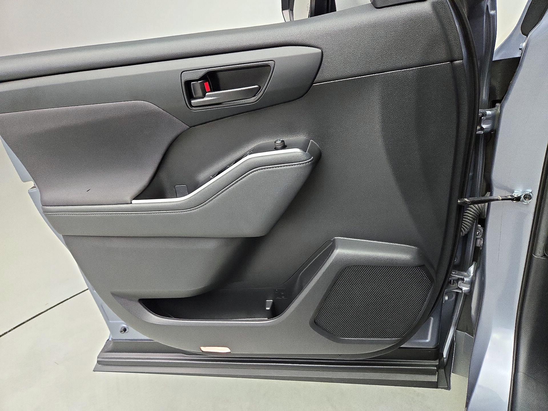 Thumbnail: 2021 Toyota Highlander - 12
