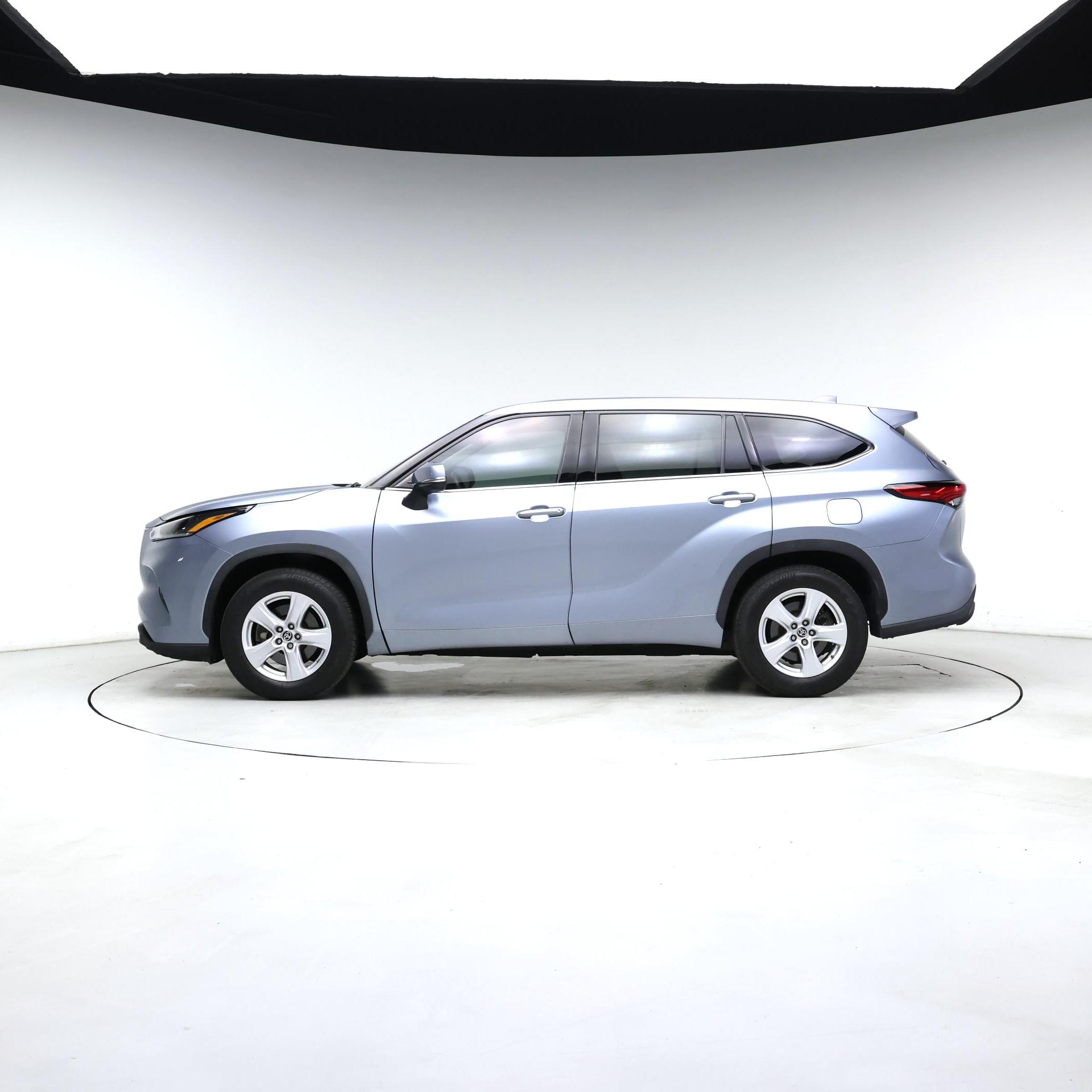 Thumbnail: 2021 Toyota Highlander - 3
