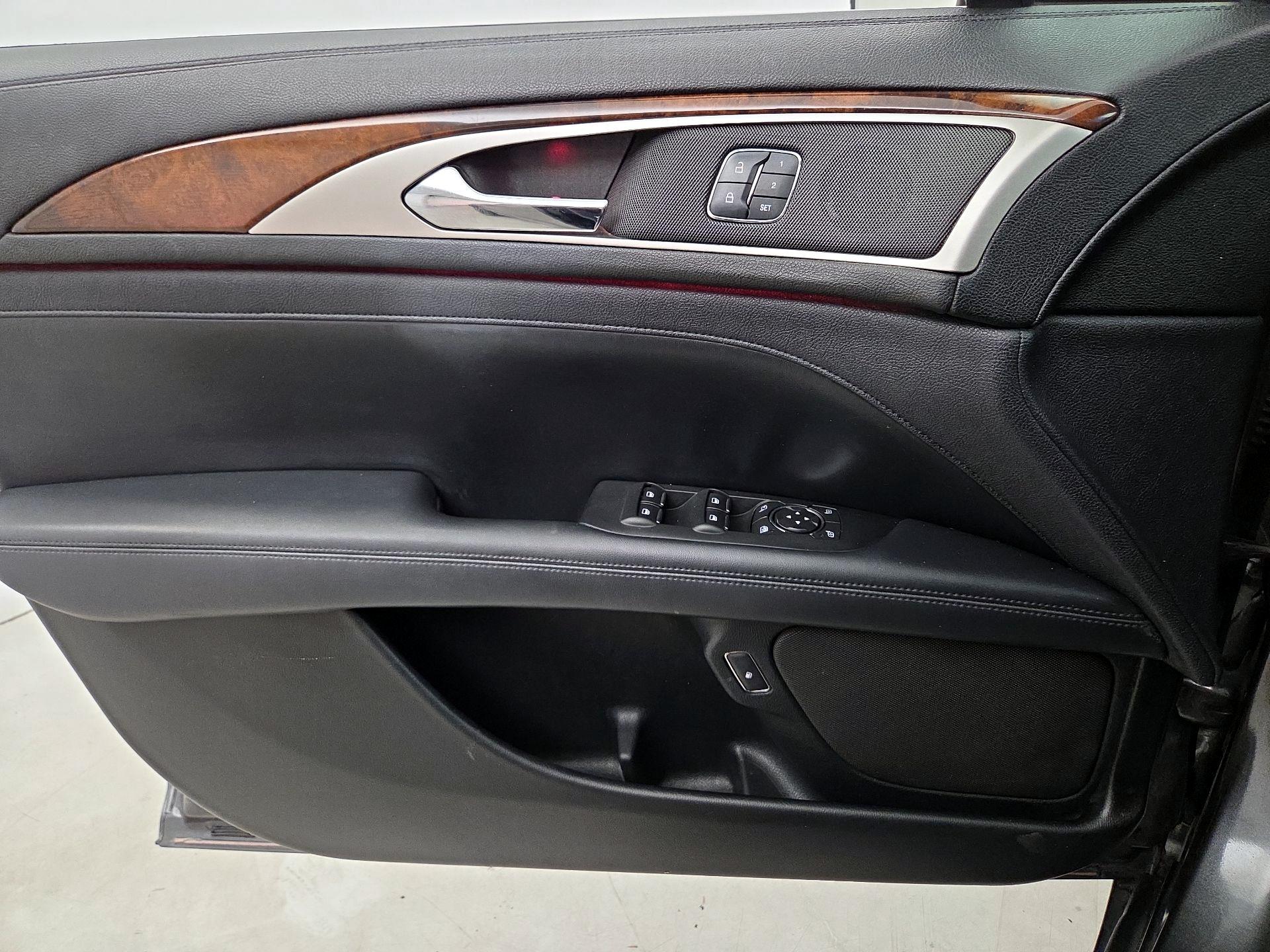 Thumbnail: 2017 Lincoln MKZ - 12