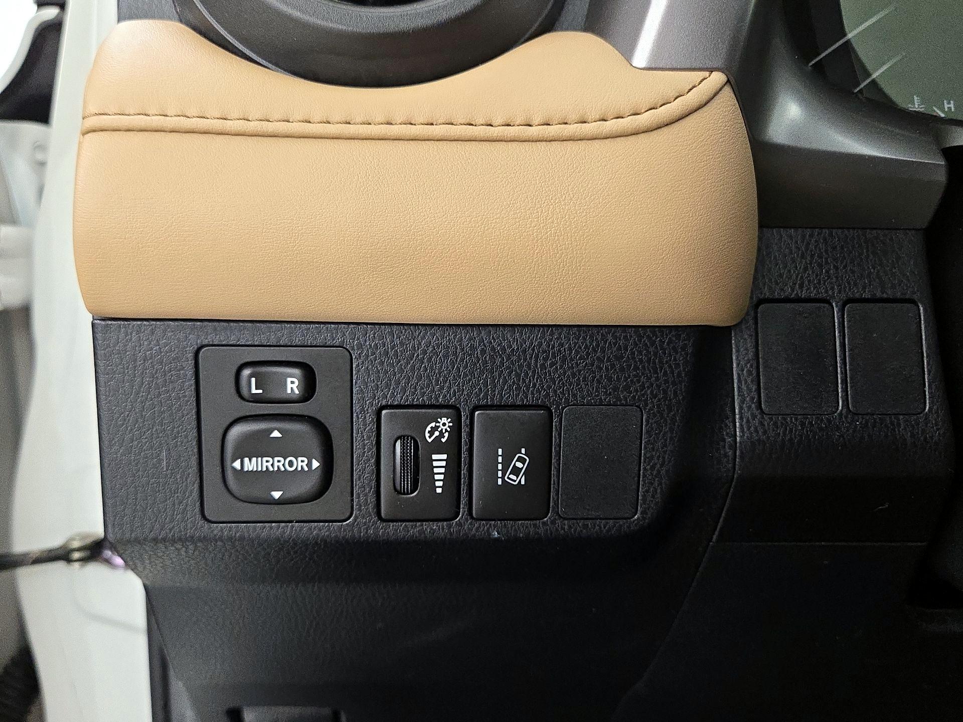 Thumbnail: 2017 Toyota RAV4 - 13