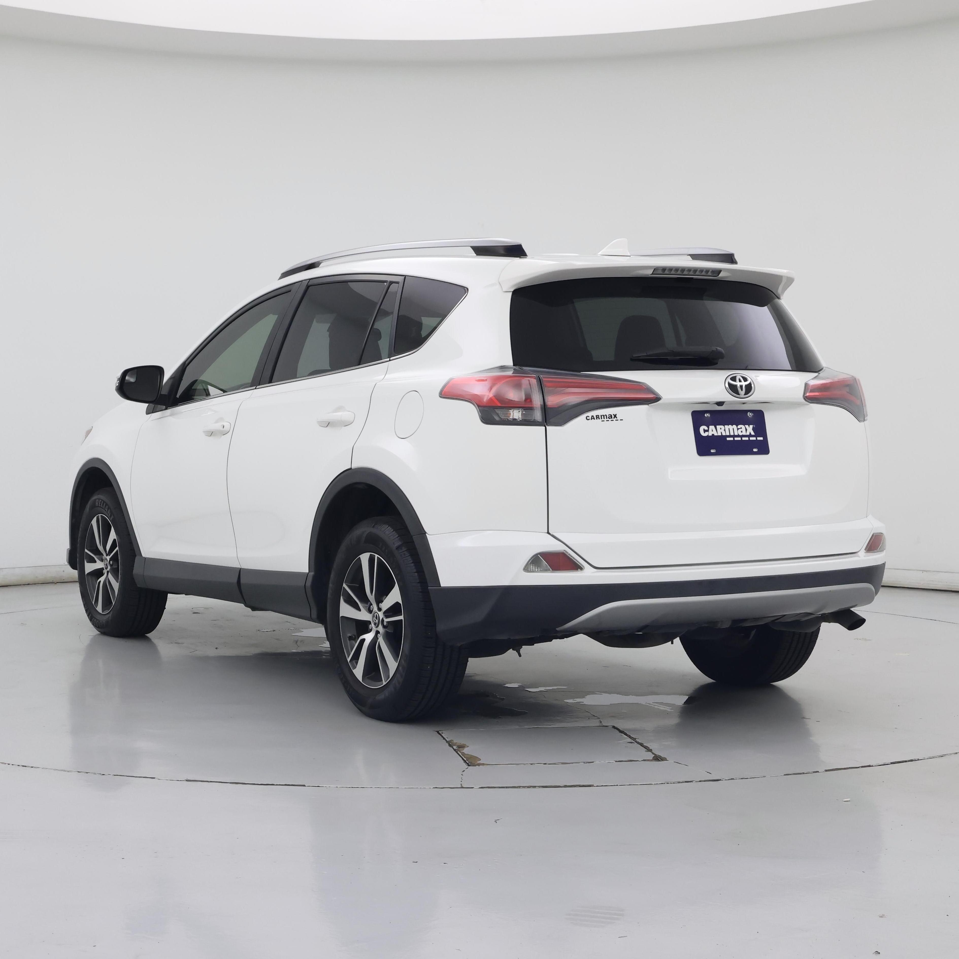 Thumbnail: 2017 Toyota RAV4 - 2