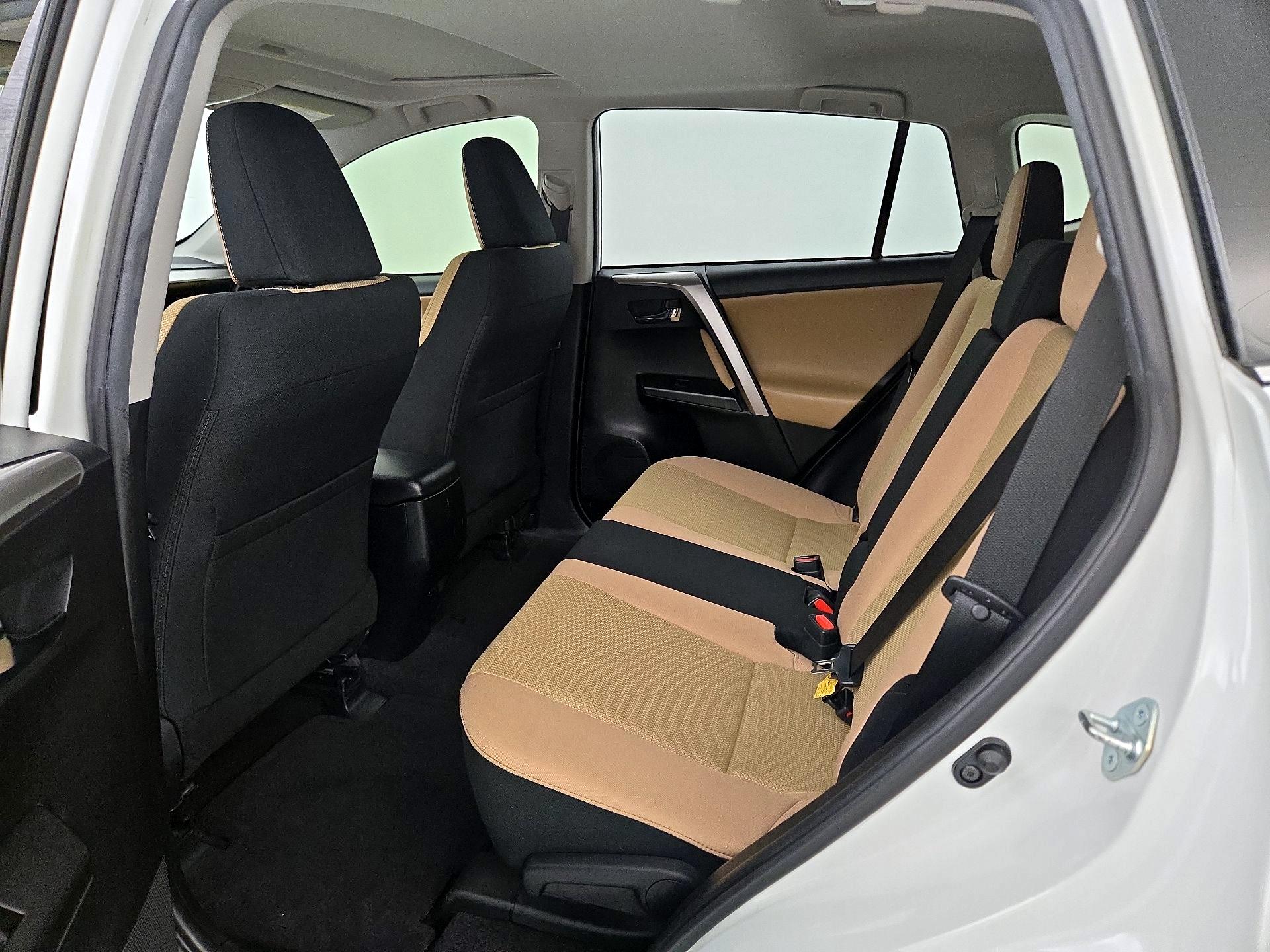 Thumbnail: 2017 Toyota RAV4 - 20