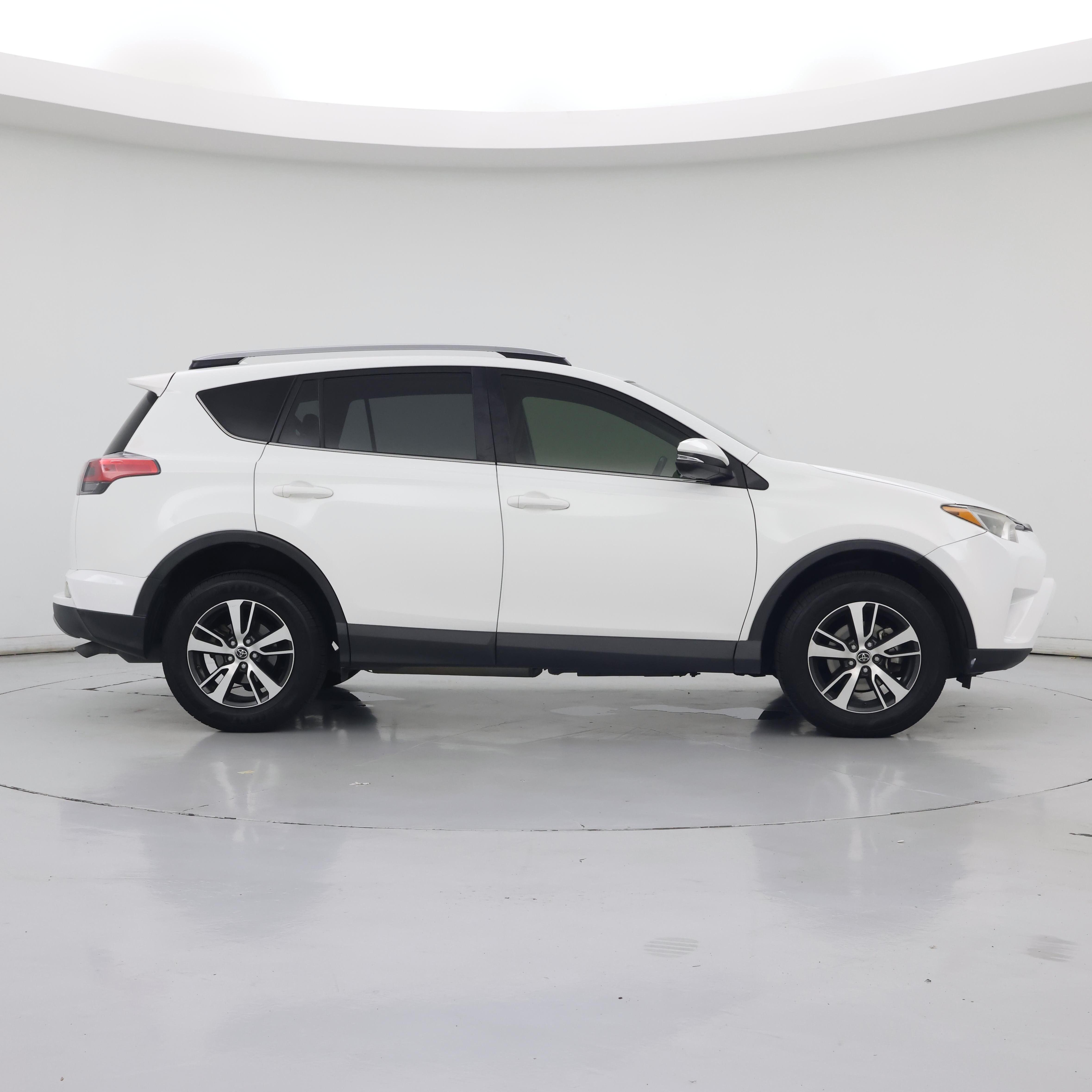 Thumbnail: 2017 Toyota RAV4 - 7