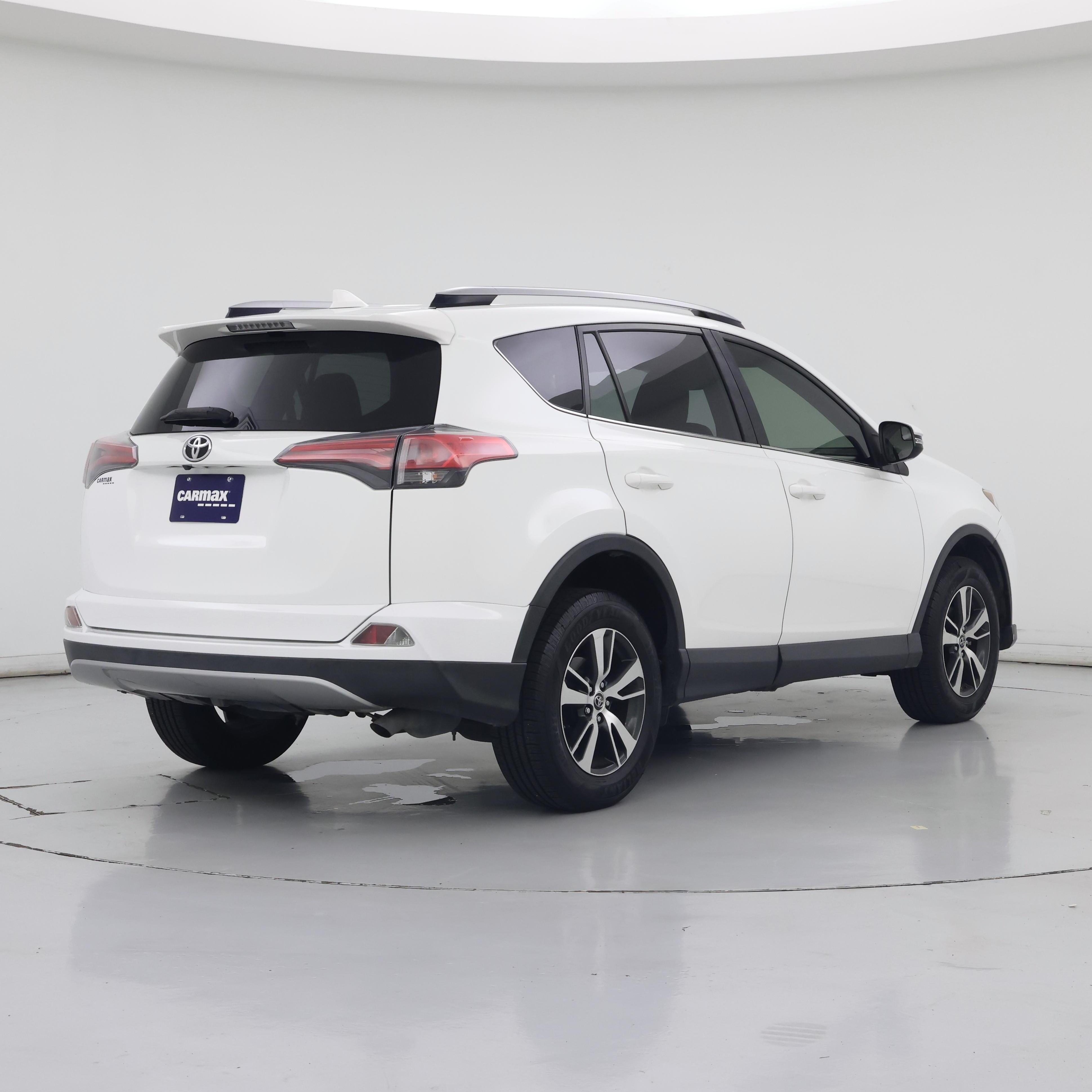 Thumbnail: 2017 Toyota RAV4 - 8