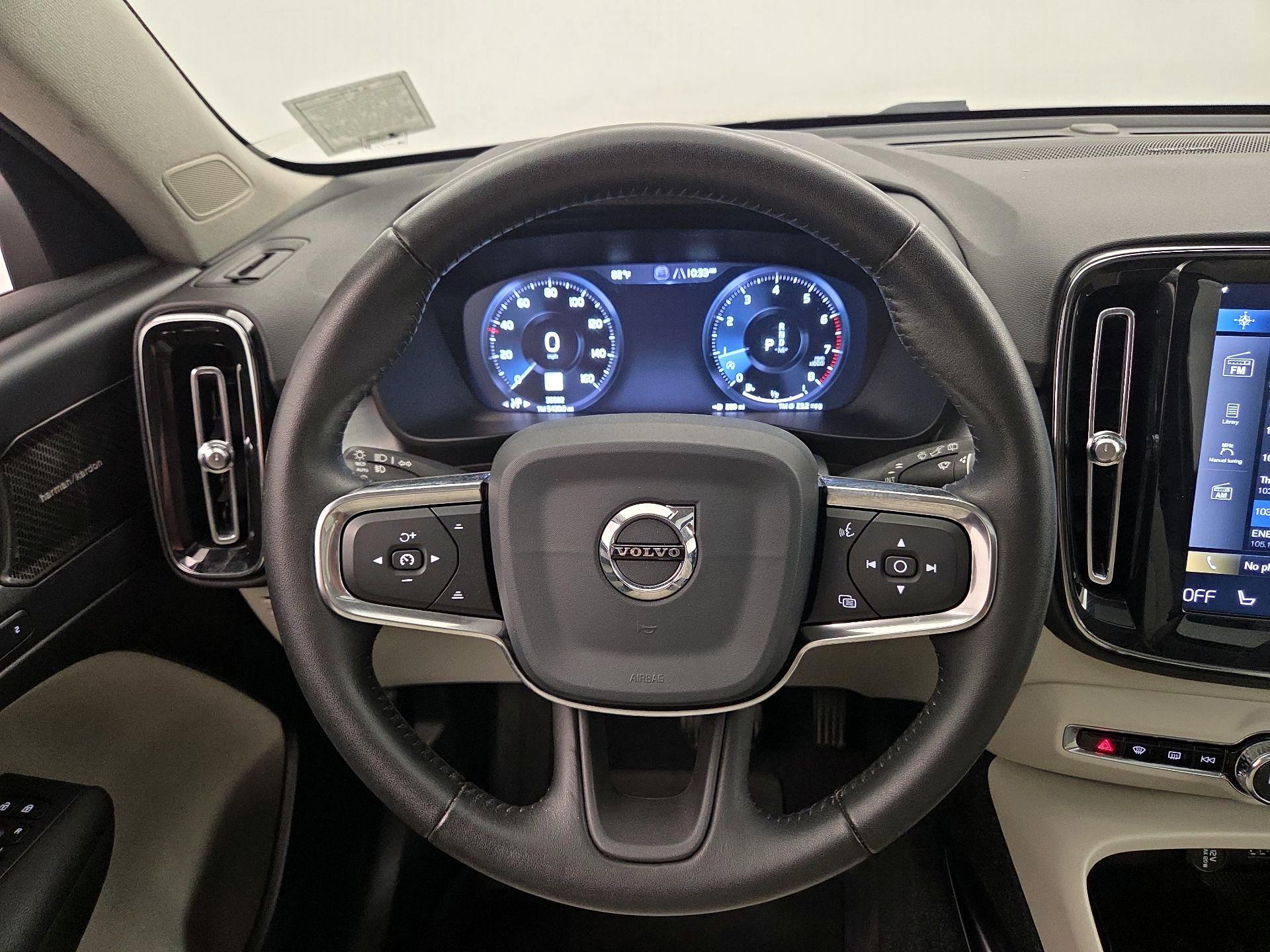 Thumbnail: 2020 Volvo XC40 - 10